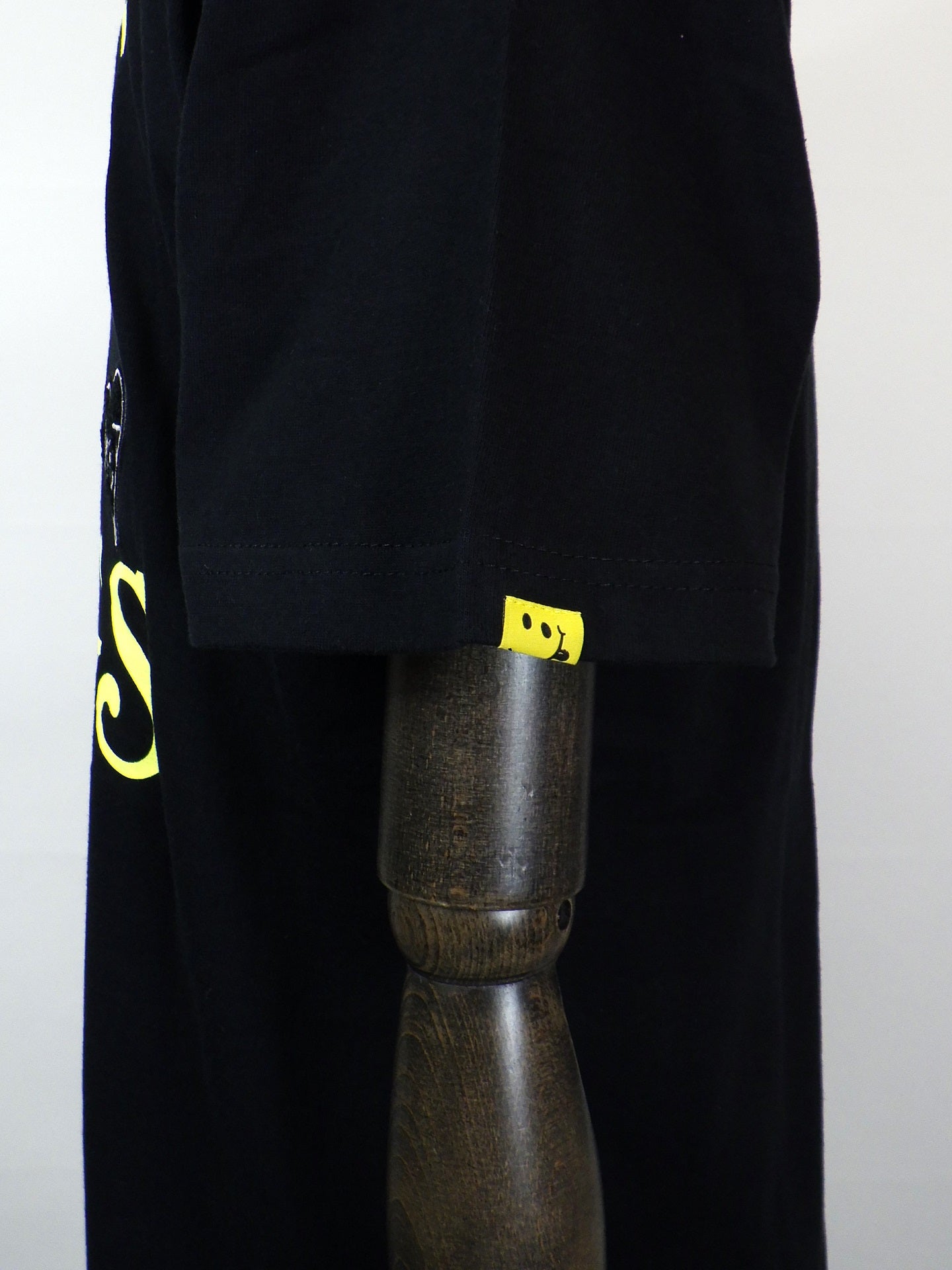 STUD MUFFIN "GIRLS ARE DRUGS"EXCLUSIVEカットソー 514-02799-BK