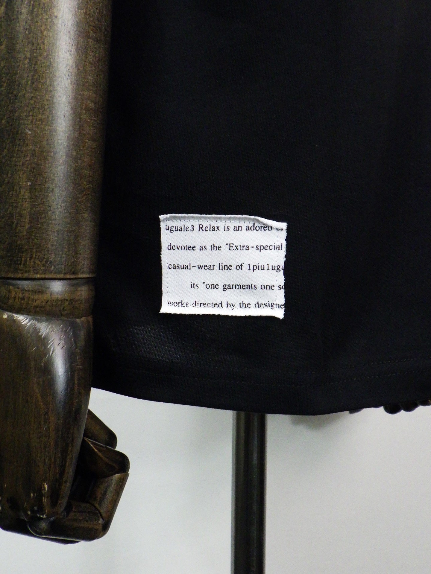 1PIU1UGUALE3 RELAX パッチデザインロゴ半袖Tシャツ UST-25064-BK