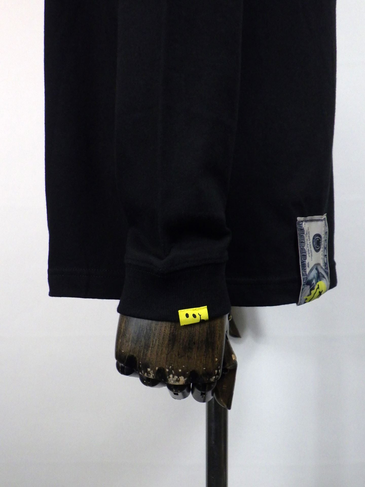 STUD MUFFIN コットン天竺 ラベルスマイル発泡プリントLS Tシャツ 524-02819-BK