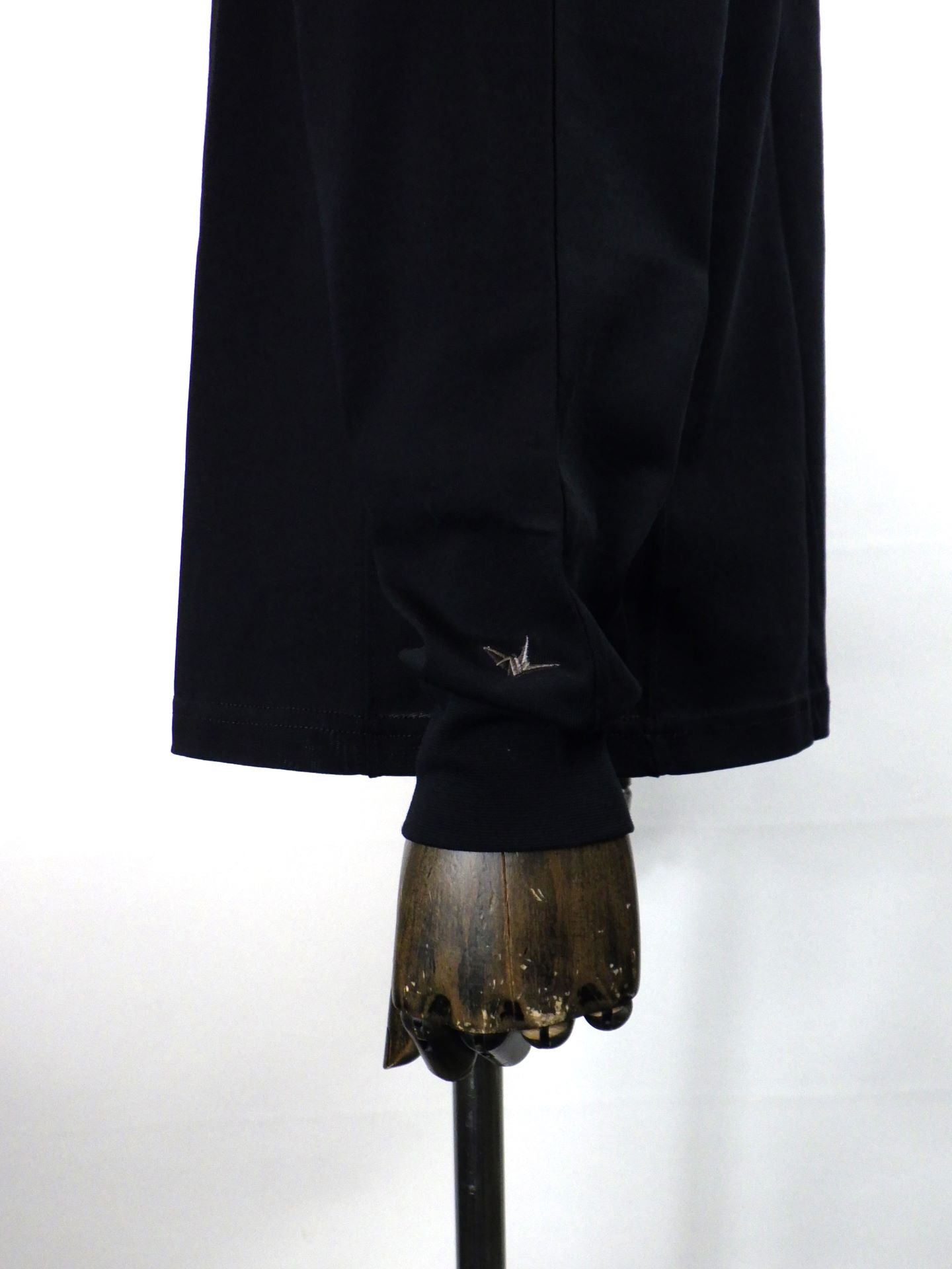 1PIU1UGUALE3 RELAX リバーシングロゴロングTシャツ UST-25133-BK