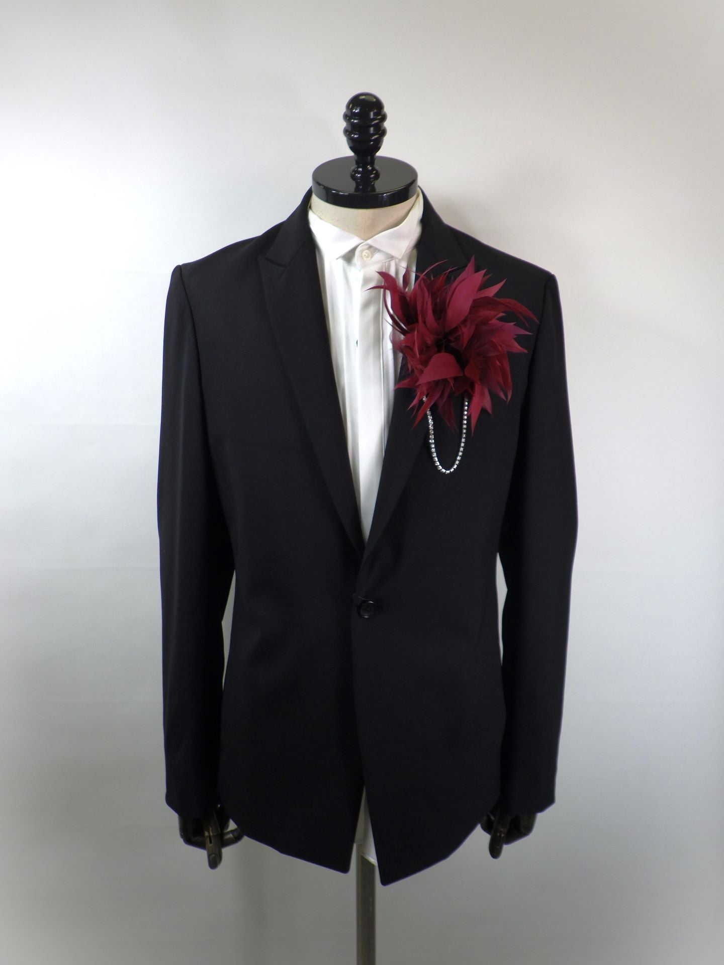 SOS TE NUTO フェザーラインストーンコサージュ 2619Z24