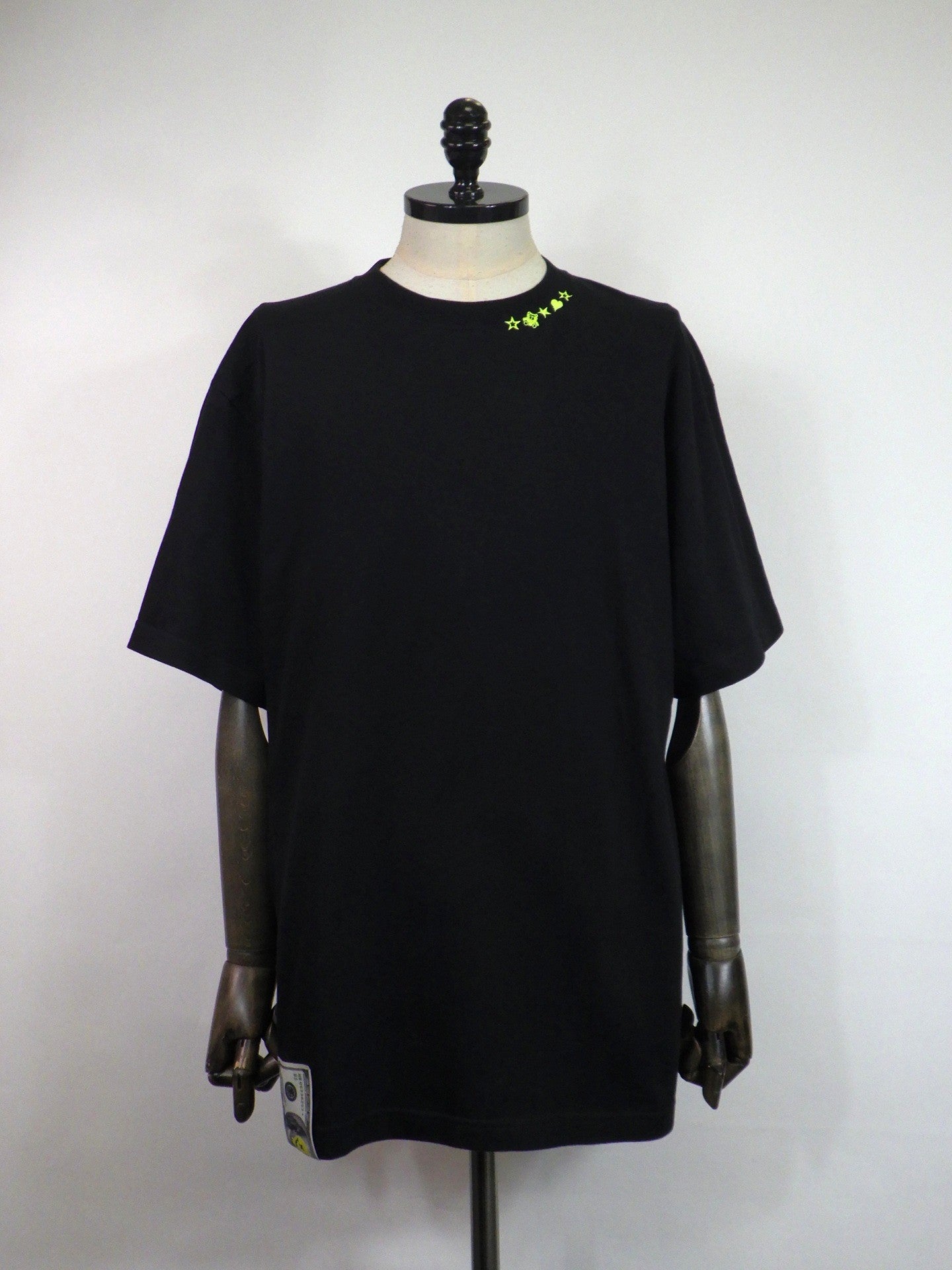 STUD MUFFIN コットン天竺ワンポイント刺繡SSシャツ 614-02886-BK×YEL