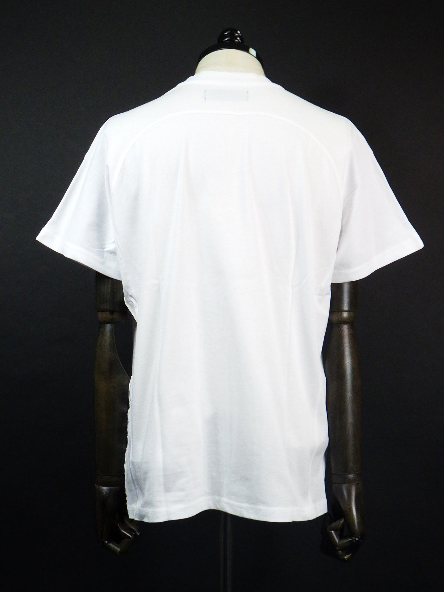 1PIU1UGUALE3 RELAX テープロゴ半袖Tシャツ UST-25071-WH – KAWANO