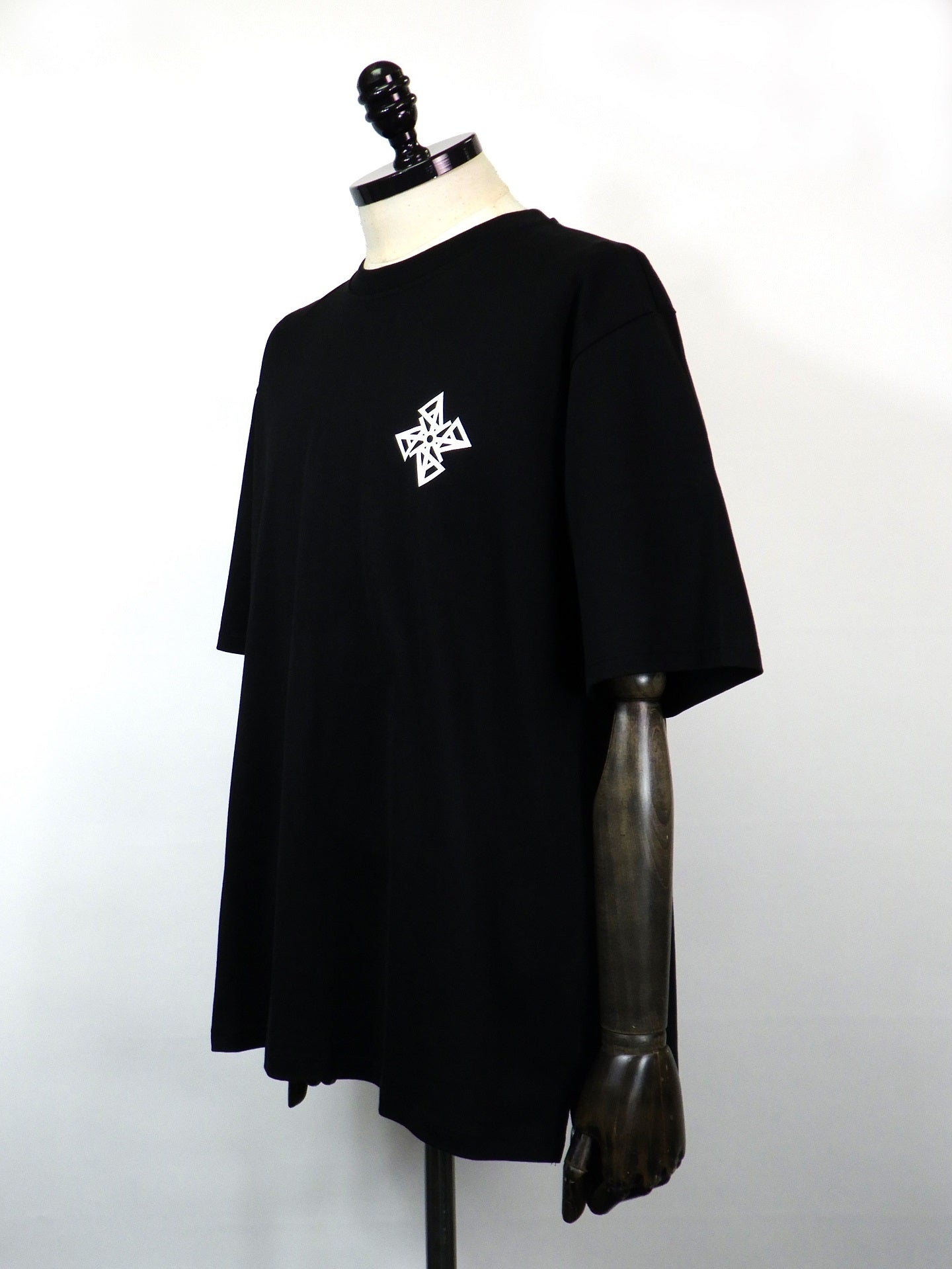 ANREALAGE　WIND AZ ロゴTシャツ　AZ251CC1039-BK
