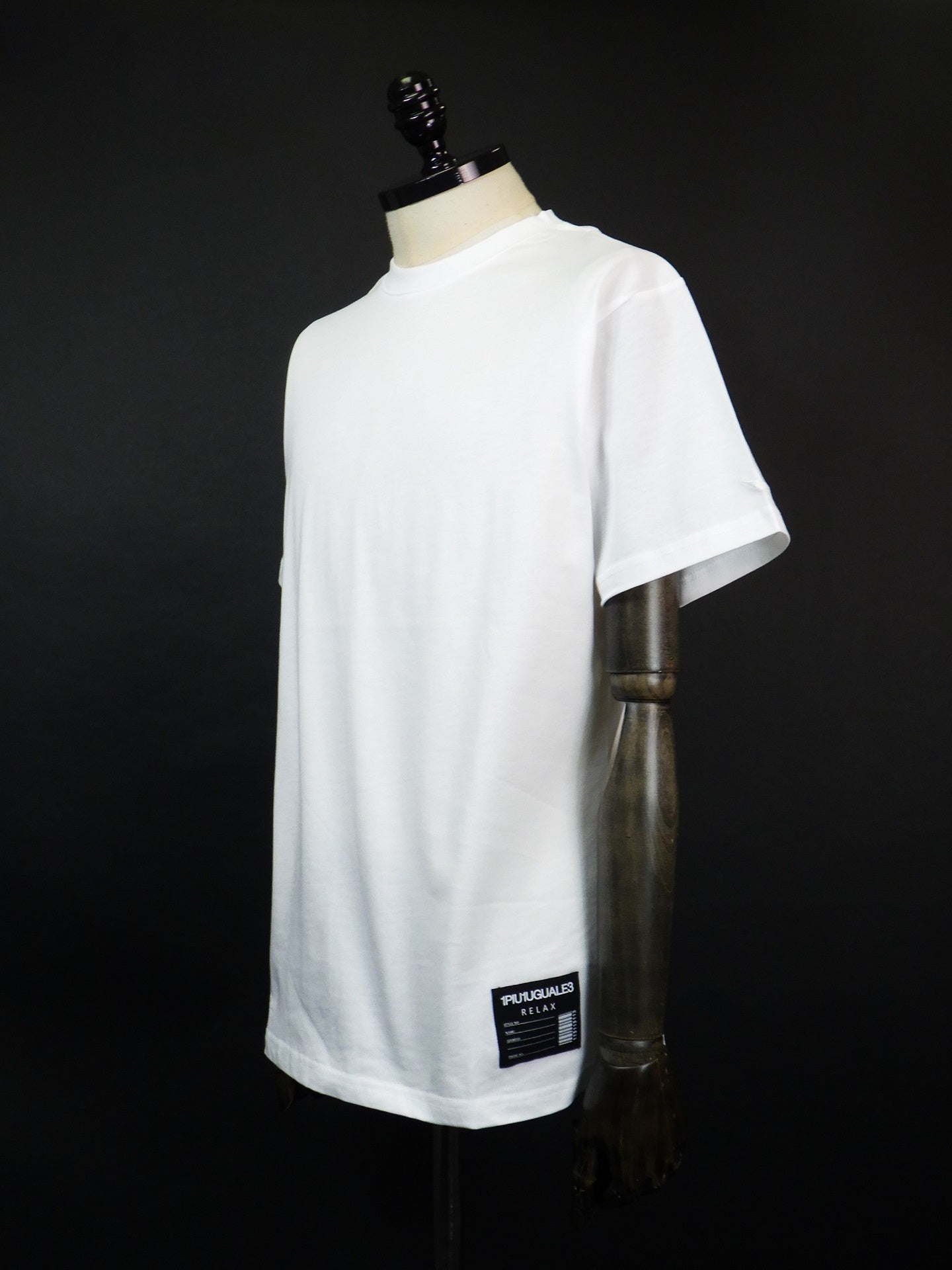 1PIU1UGUALE3 RELAX　パッチデザインロゴ半袖Tシャツ　UST-25064-WH