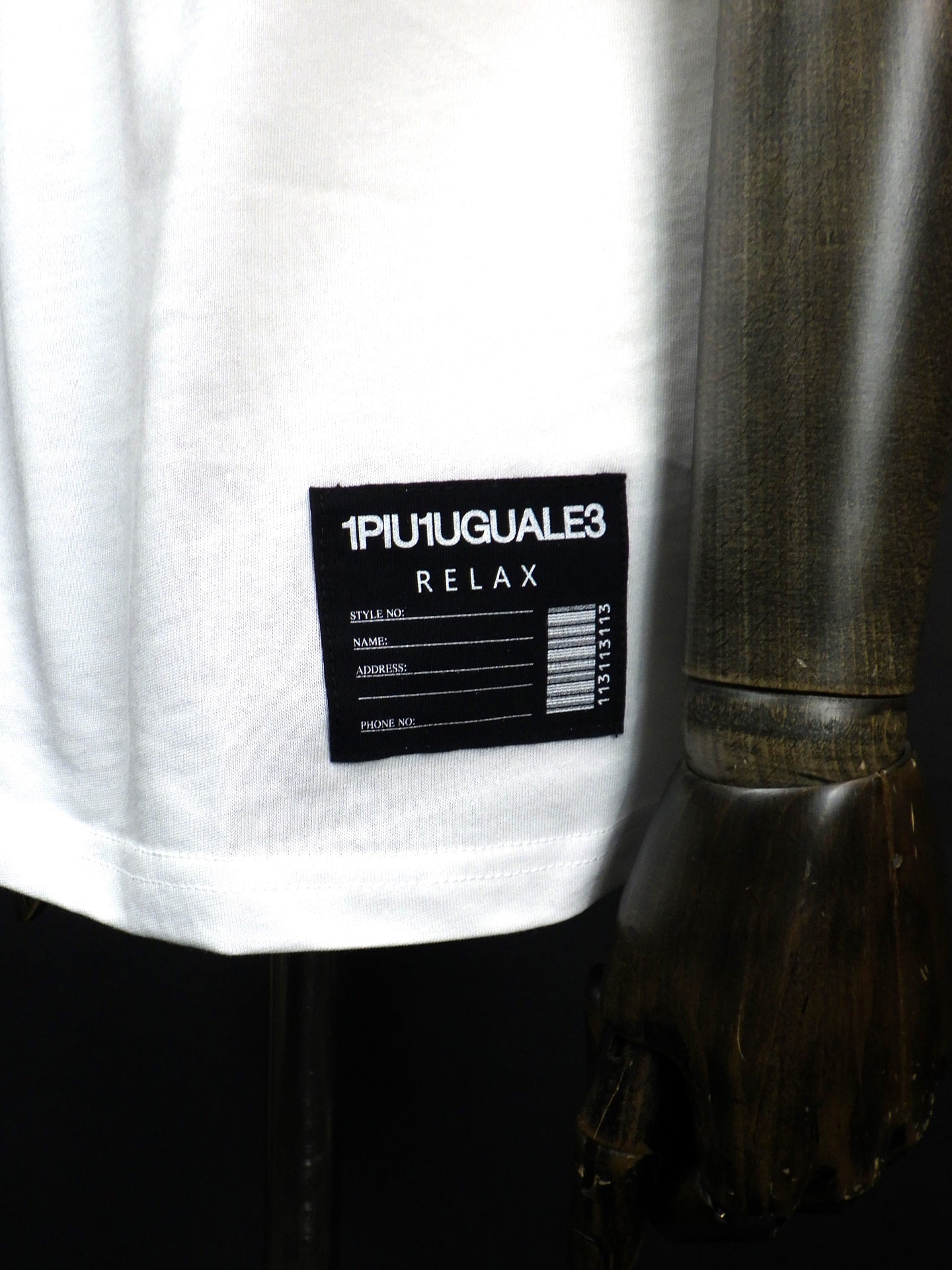 1PIU1UGUALE3 RELAX　パッチデザインロゴ半袖Tシャツ　UST-25064-WH
