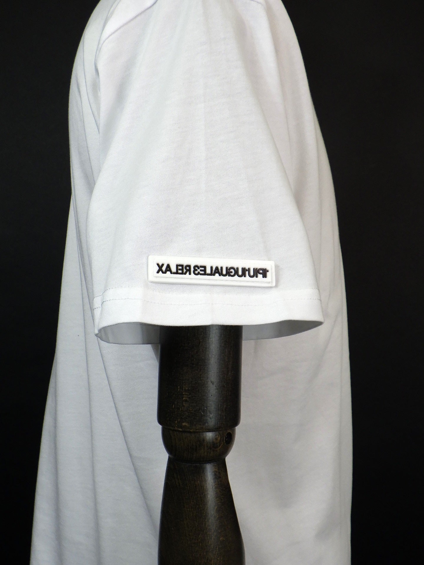 1PIU1UGUALE3 RELAX　パッチデザインロゴ半袖Tシャツ　UST-25064-WH