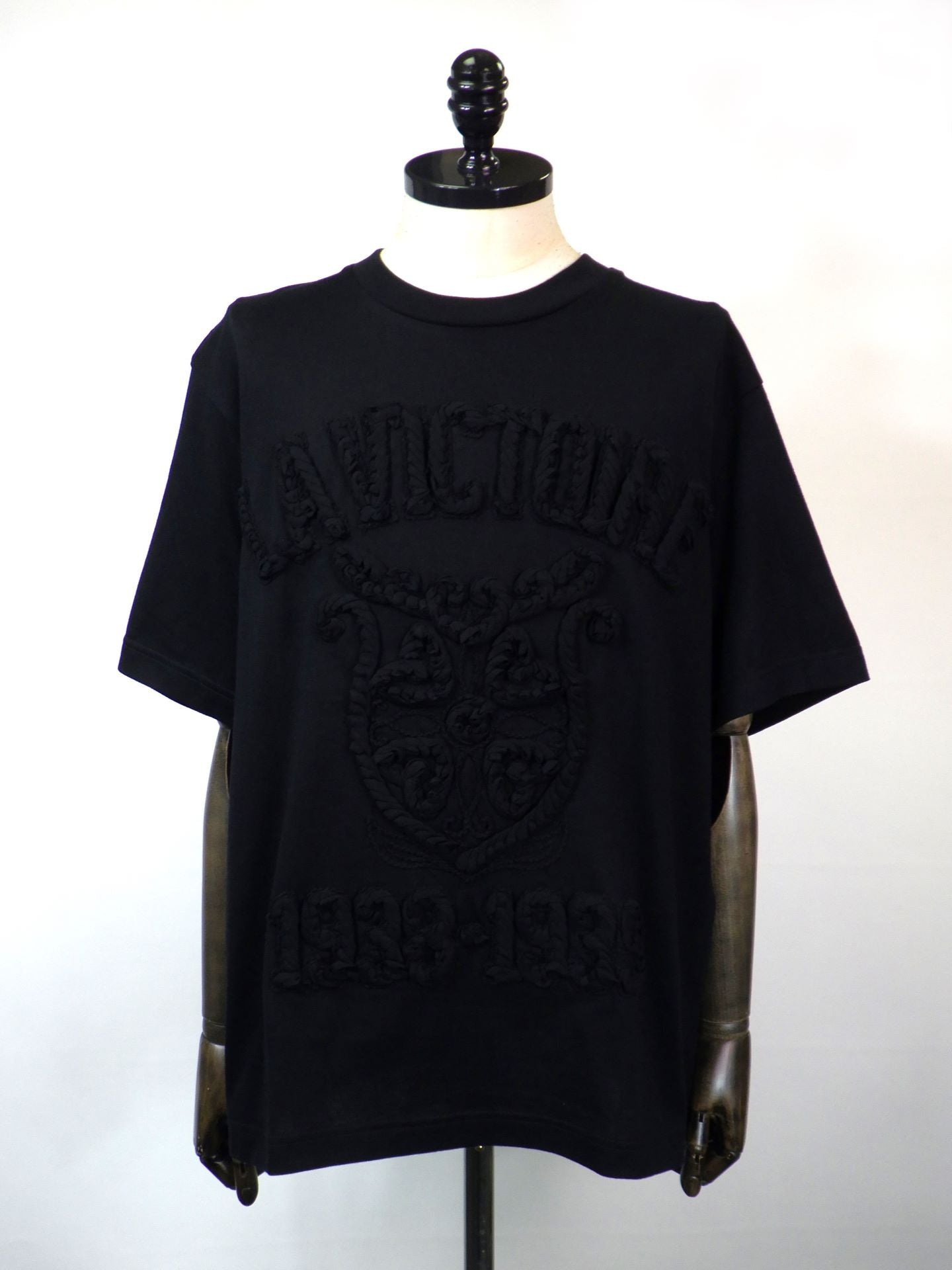 TAAKK　エンブロイダリーTシャツ　TA25AW-JR087-BK