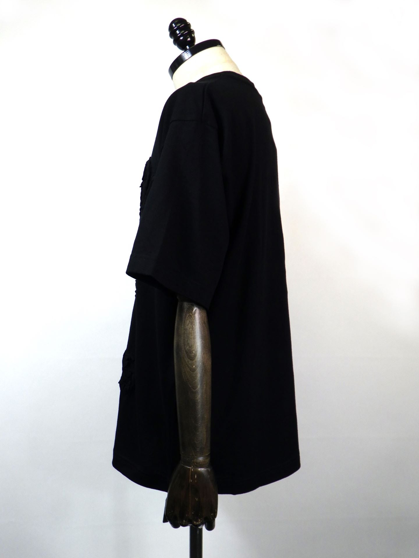 TAAKK　エンブロイダリーTシャツ　TA25AW-JR087-BK