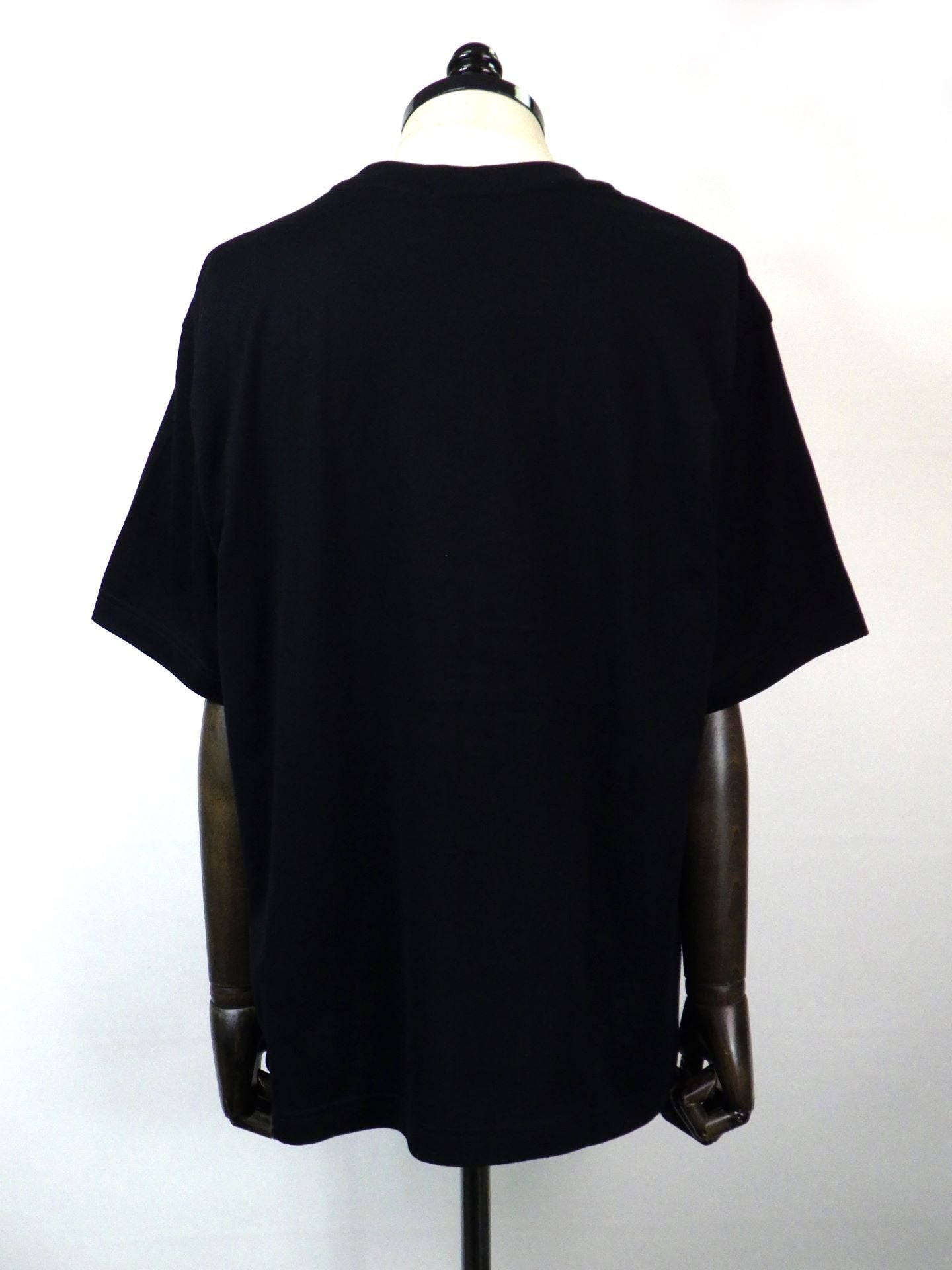 inside23 エンブロイダリーTシャツ BK TAAKK エンブロイダリーTシャツ TA25AW-JR087-BK – KAWANO