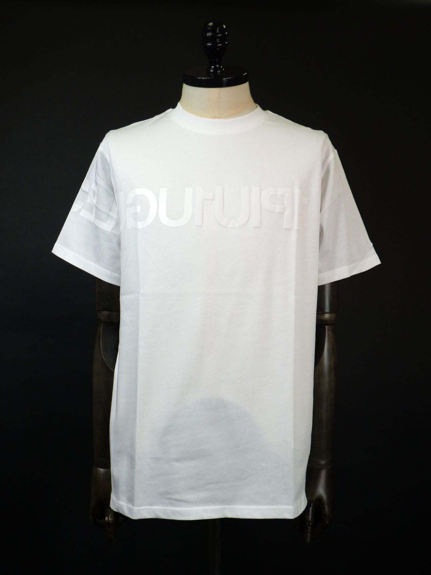 1PIU1UGUALE3 RELAX　ビッグロゴインバーテッドTシャツ　UST-25063-WH