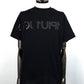1PIU1UGUALE3 RELAX　ビッグロゴインバーテッドTシャツ　UST-25063-BK
