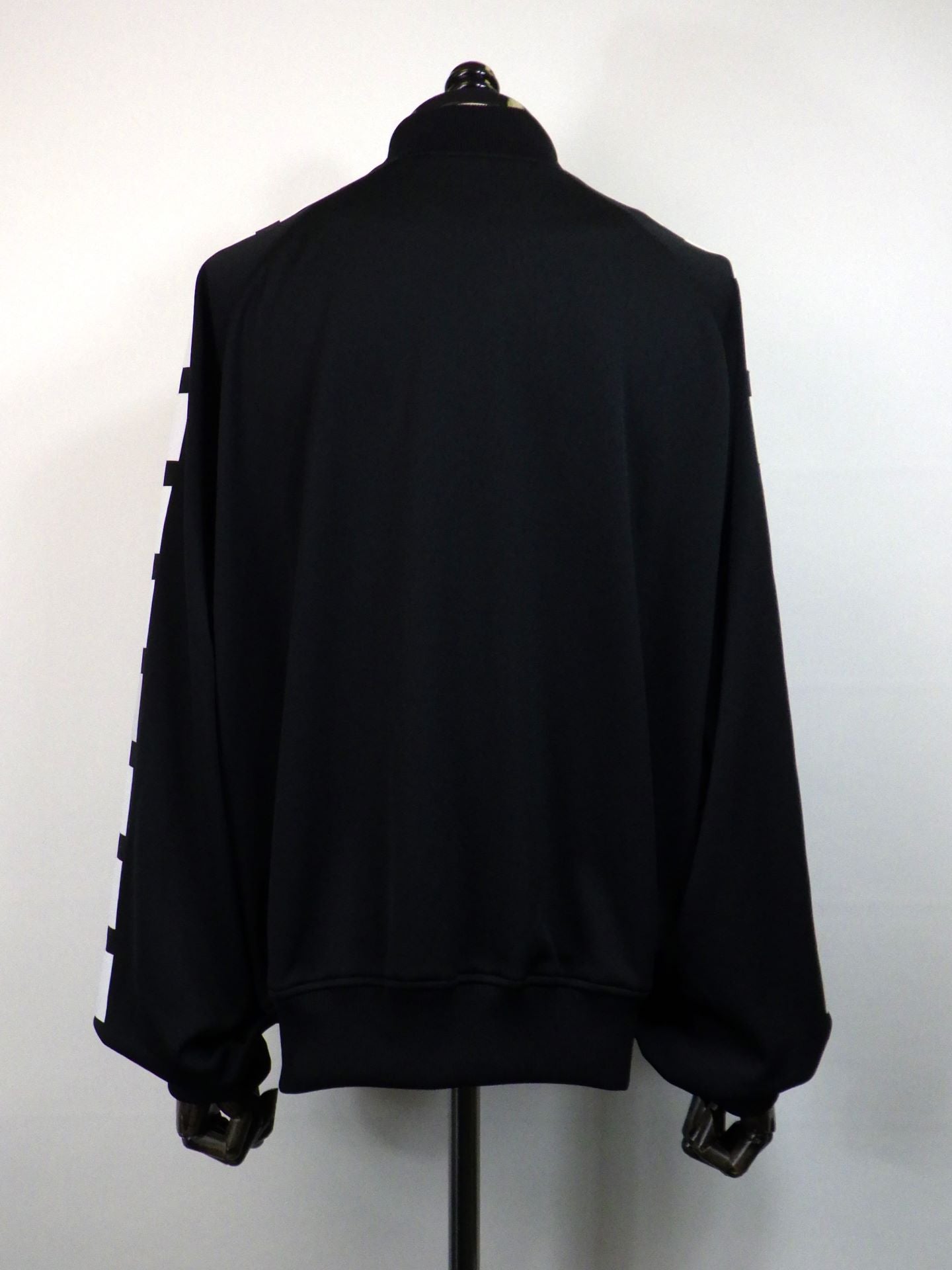 amok ワイドステッチトラックジャケット 252035 – KAWANO