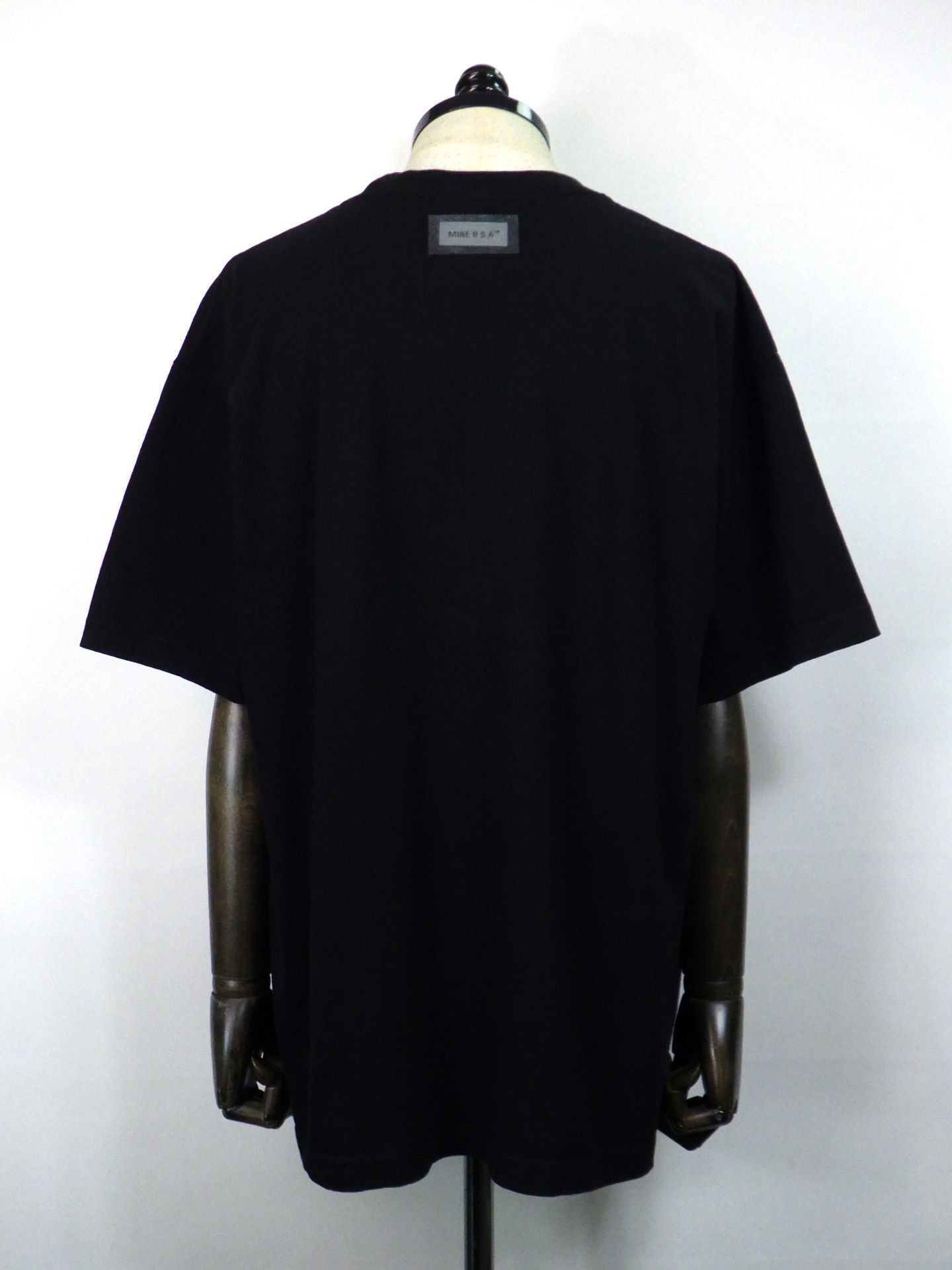 DELUXE　DELUXE x MINE USA フィロソフィーハーフカットソー　25SD2682-BK