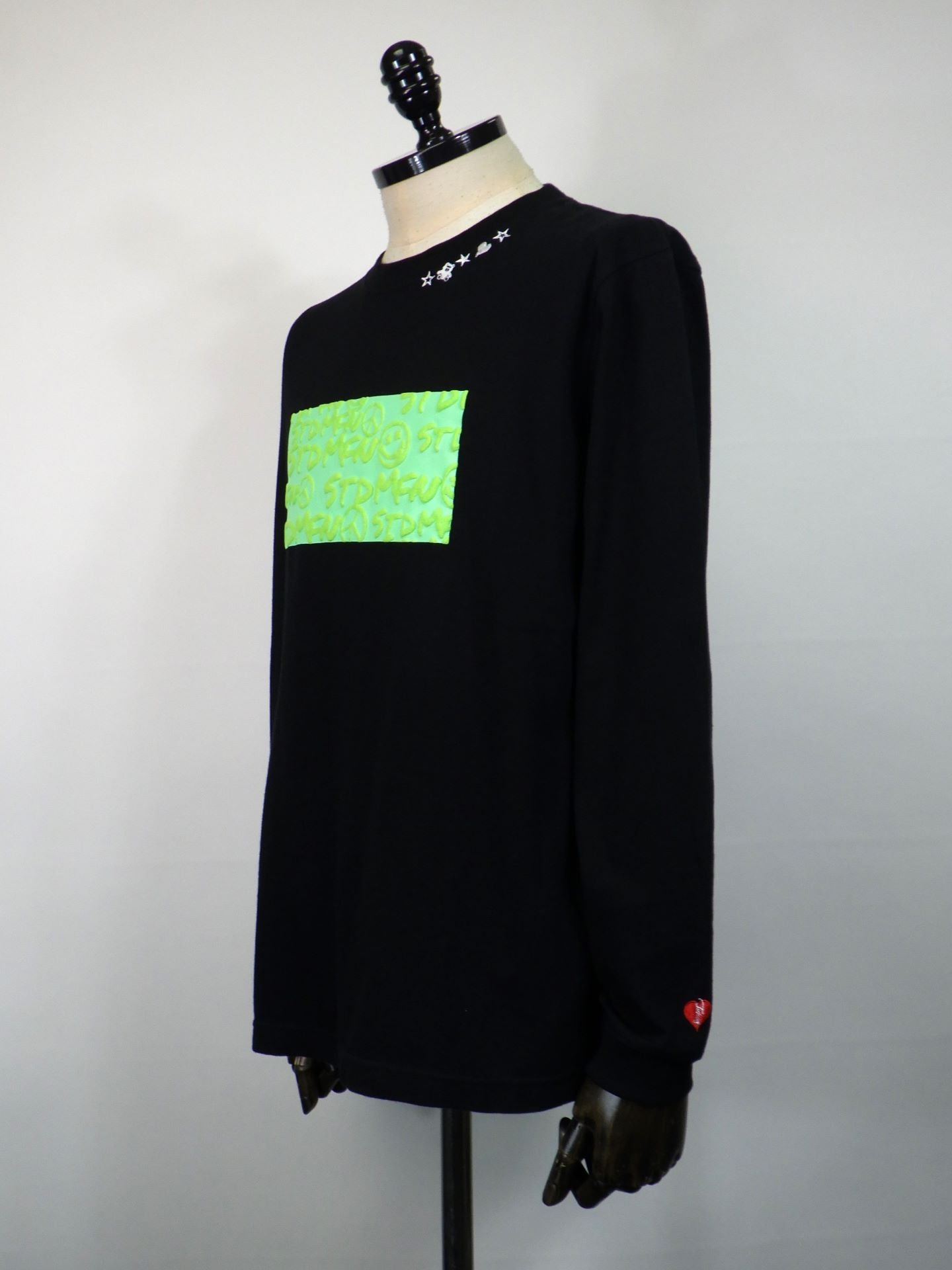 STUD MUFFIN　コットン天竺 ボックスロゴ発泡プリントLS Tシャツ　524-02817-BK