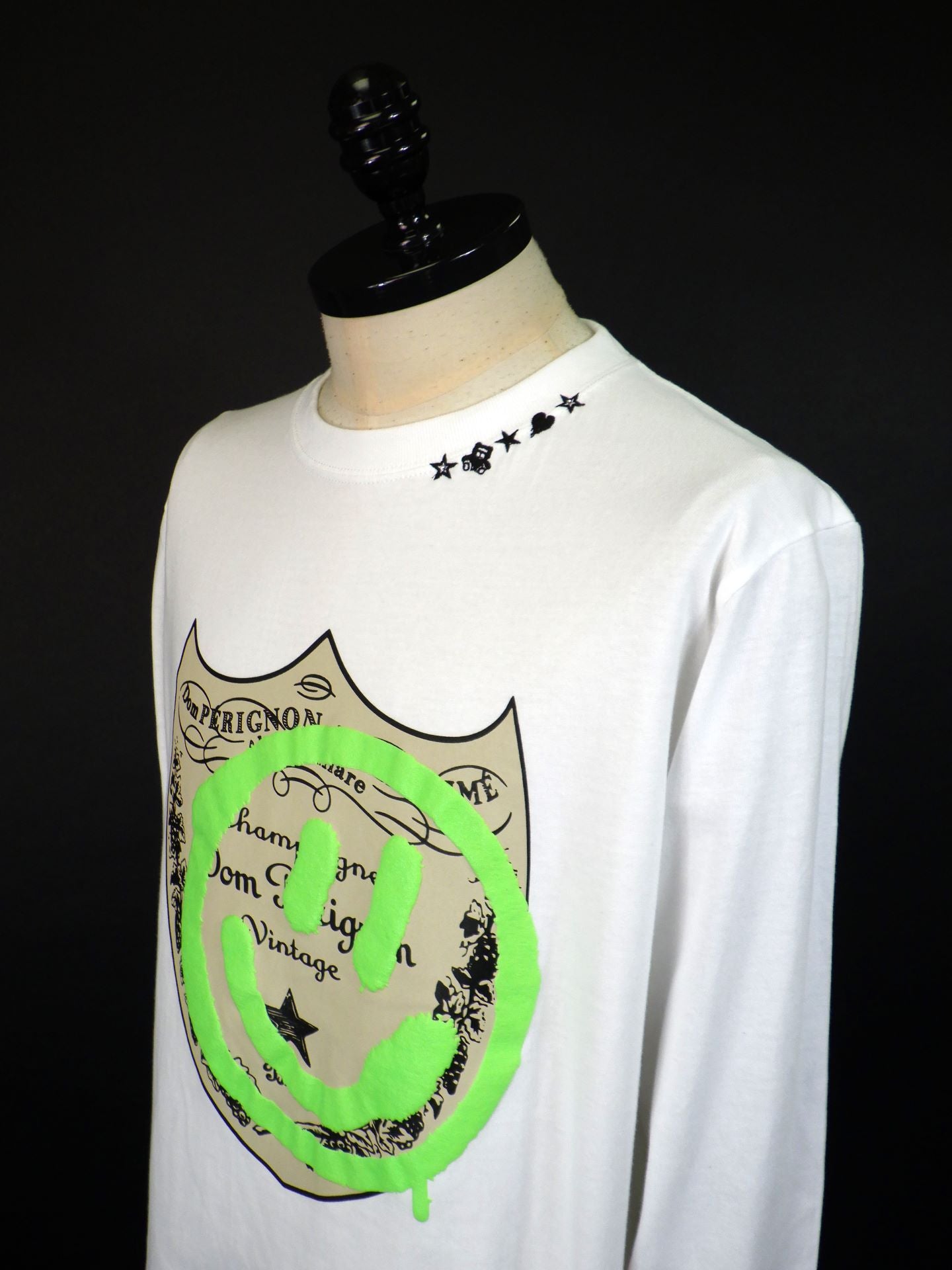 STUD MUFFIN　コットン天竺 ラベルスマイル発泡プリントLS Tシャツ　524-02819-WH