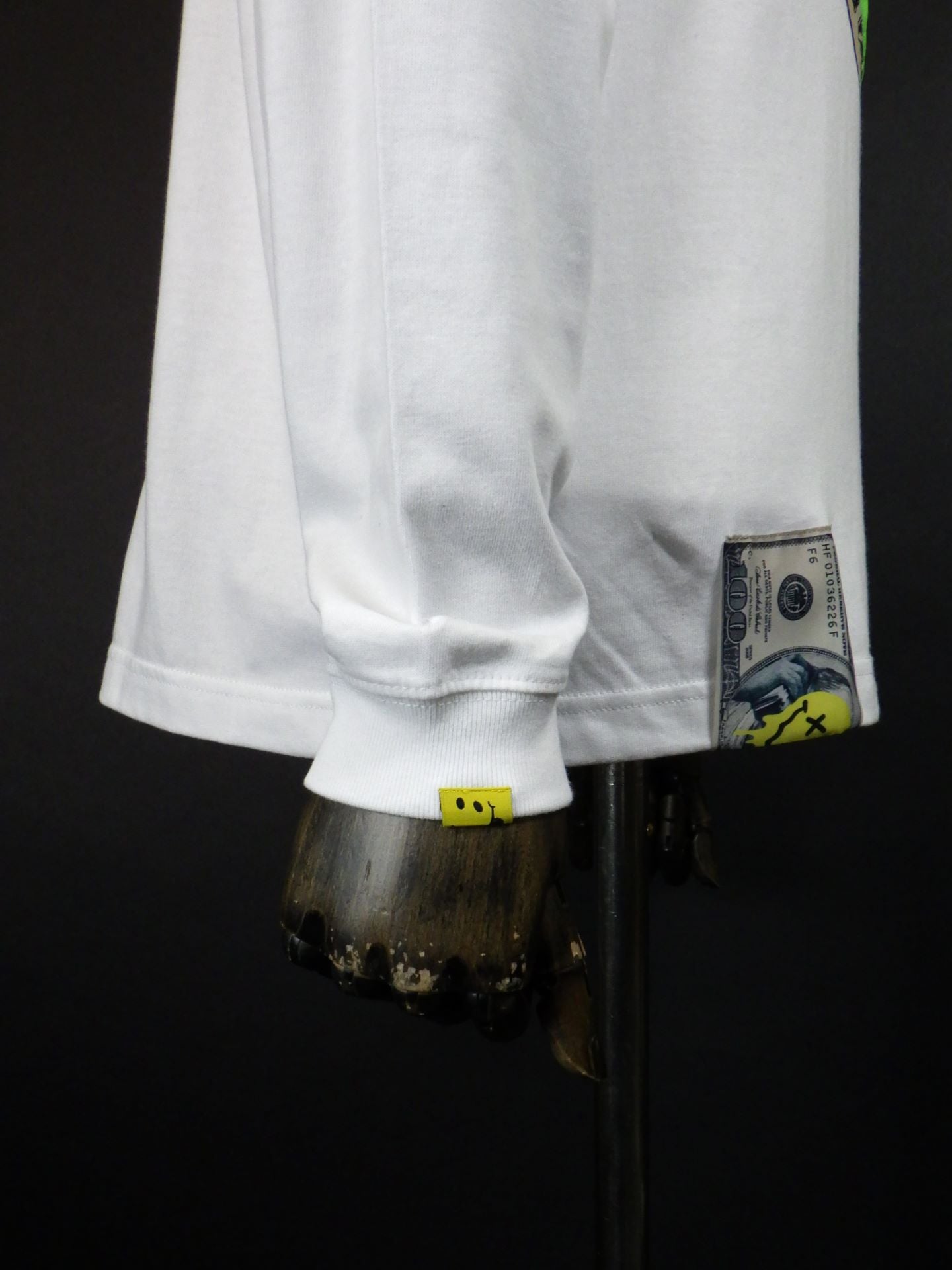 STUD MUFFIN　コットン天竺 ラベルスマイル発泡プリントLS Tシャツ　524-02819-WH