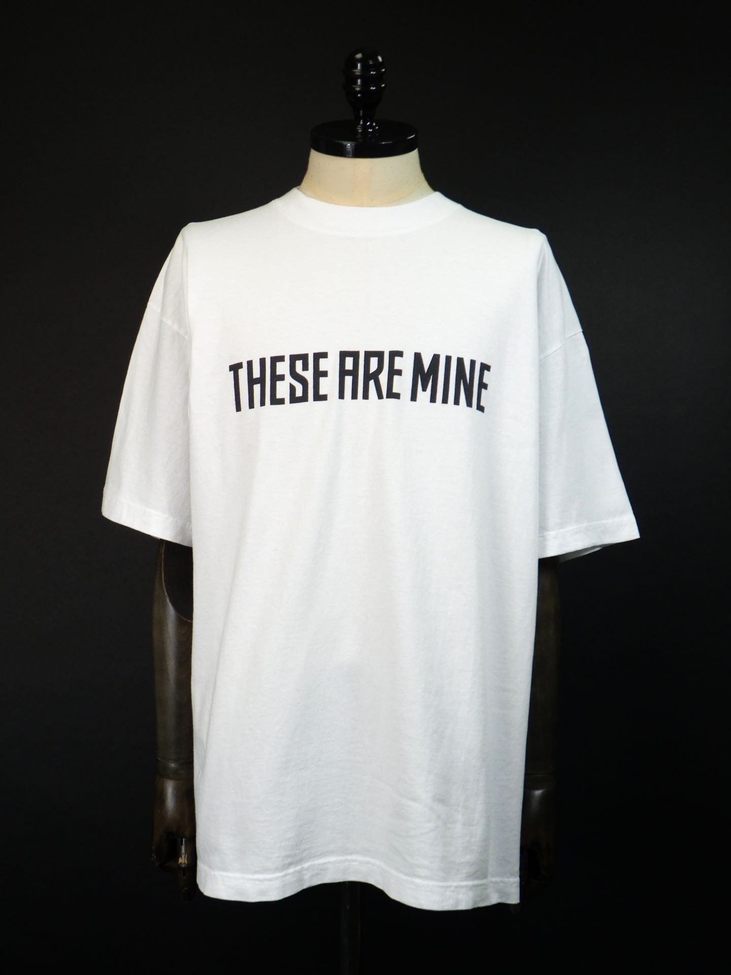 DELUXE　DELUXE x MINE USA フィロソフィーハーフカットソー　25SD2682-WH