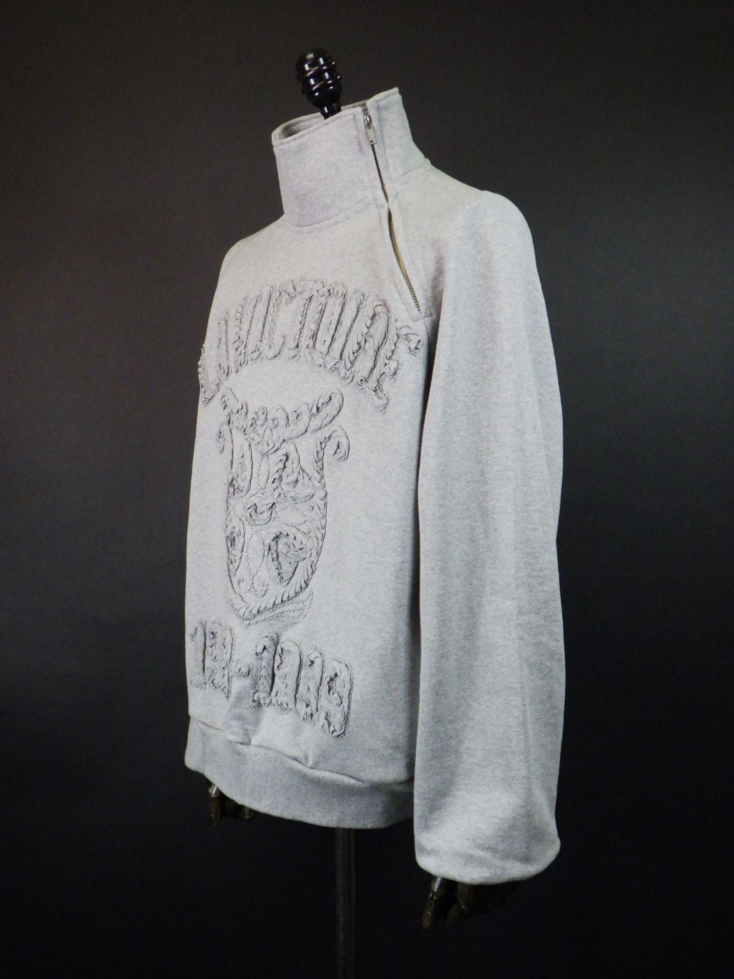 TAAKK　エンブロイダリースウェットシャツ　TA25AW-JR089-GRY