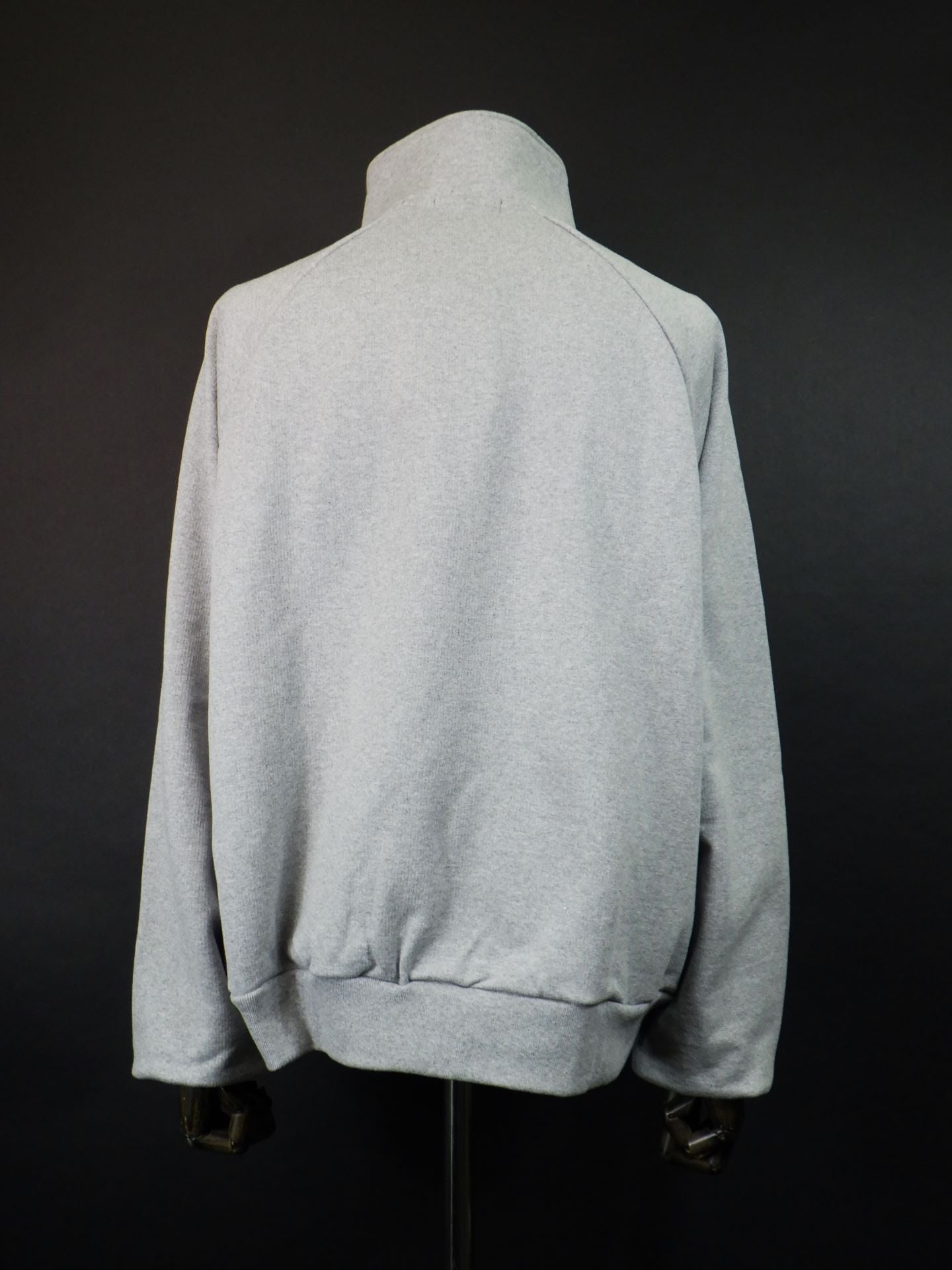 TAAKK　エンブロイダリースウェットシャツ　TA25AW-JR089-GRY