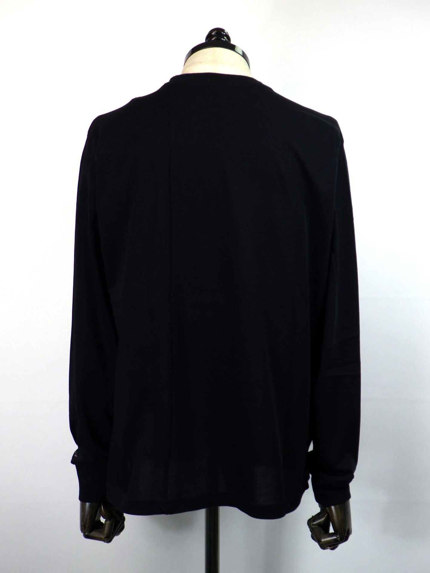 1PIU1UGUALE3 RELAX　スウィッチングロゴロングTシャツ　UST-25132-BK