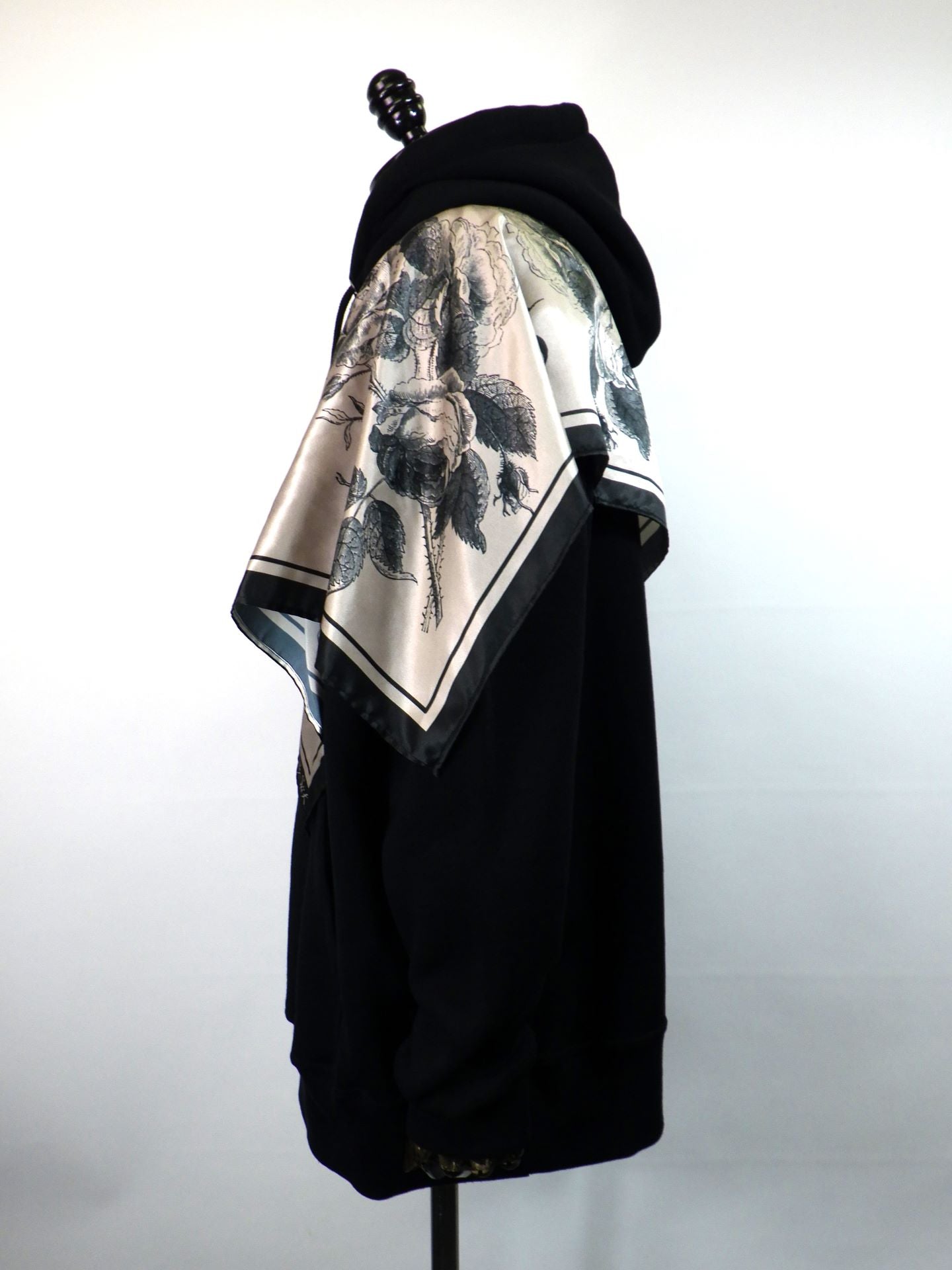 disemBySiiK　スカーフドッキングフーディー　25AW037BK-2