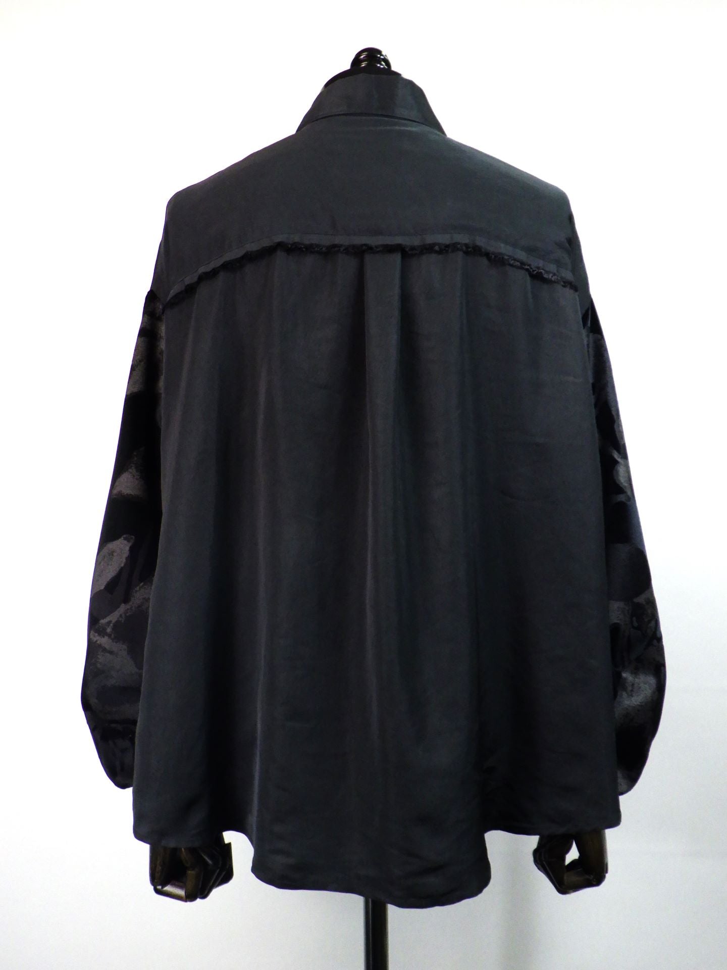 Licht Bestreben　ベロアジャージスリーブイージーシャツ　LB25AW-SH08-SPV-PVL-BK