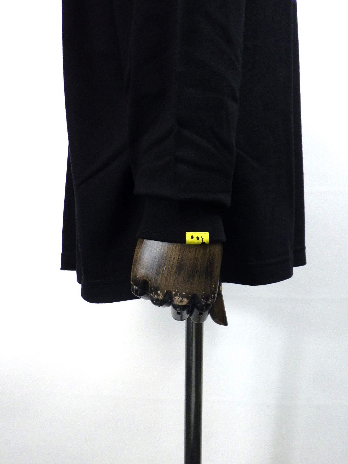STUD MUFFIN　コットン天竺 ステッカーコラージュ ハンドニットパッチLS Tシャツ　514-02779-BK