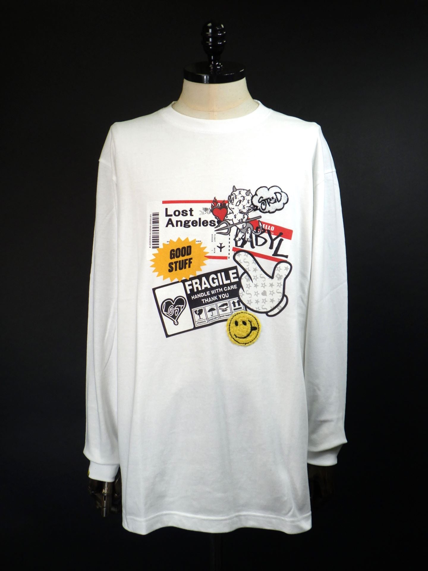 STUD MUFFIN　コットン天竺 ステッカーコラージュ ハンドニットパッチLS Tシャツ　514-02779-WH