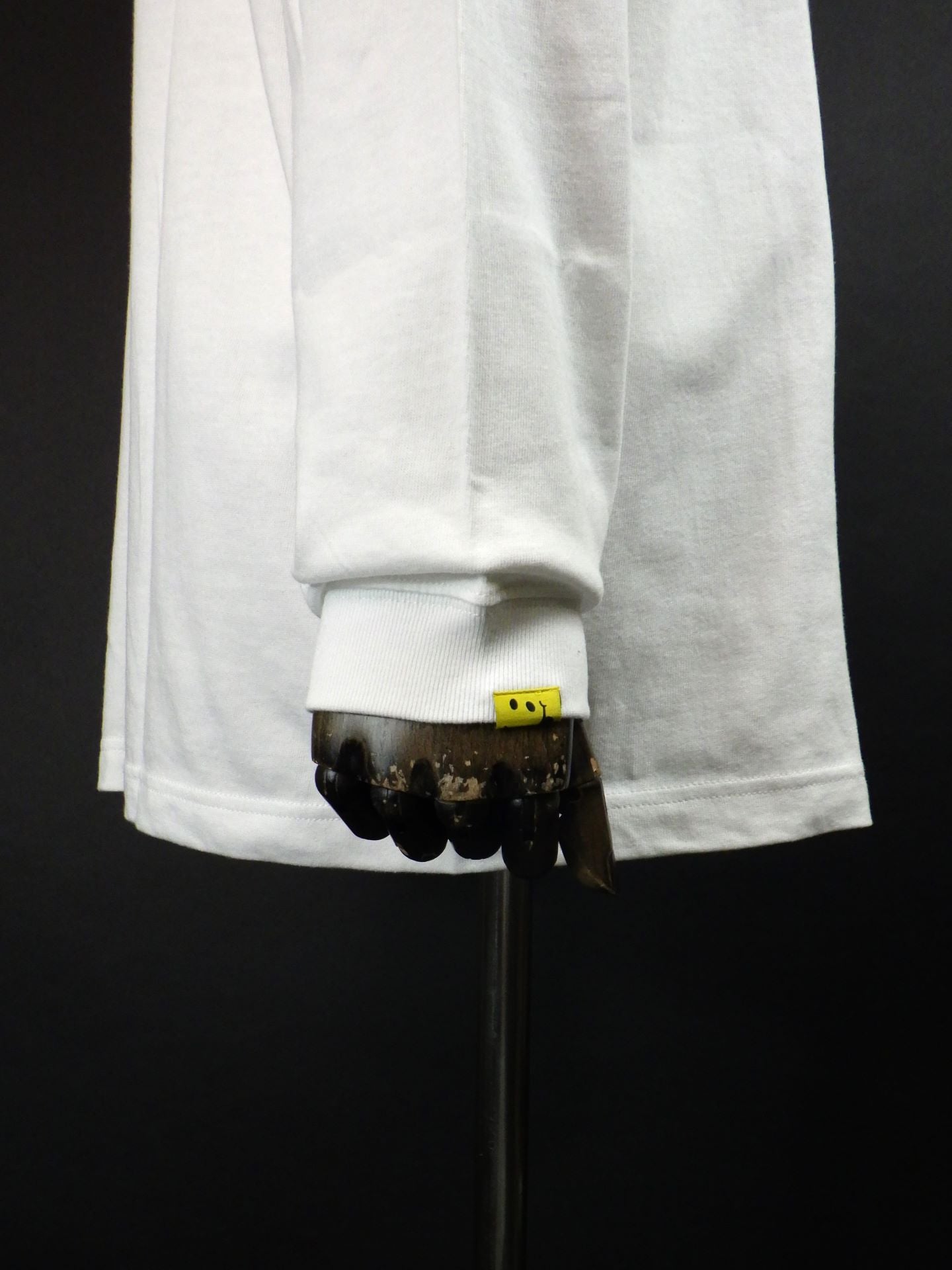 STUD MUFFIN　コットン天竺 ステッカーコラージュ ハンドニットパッチLS Tシャツ　514-02779-WH
