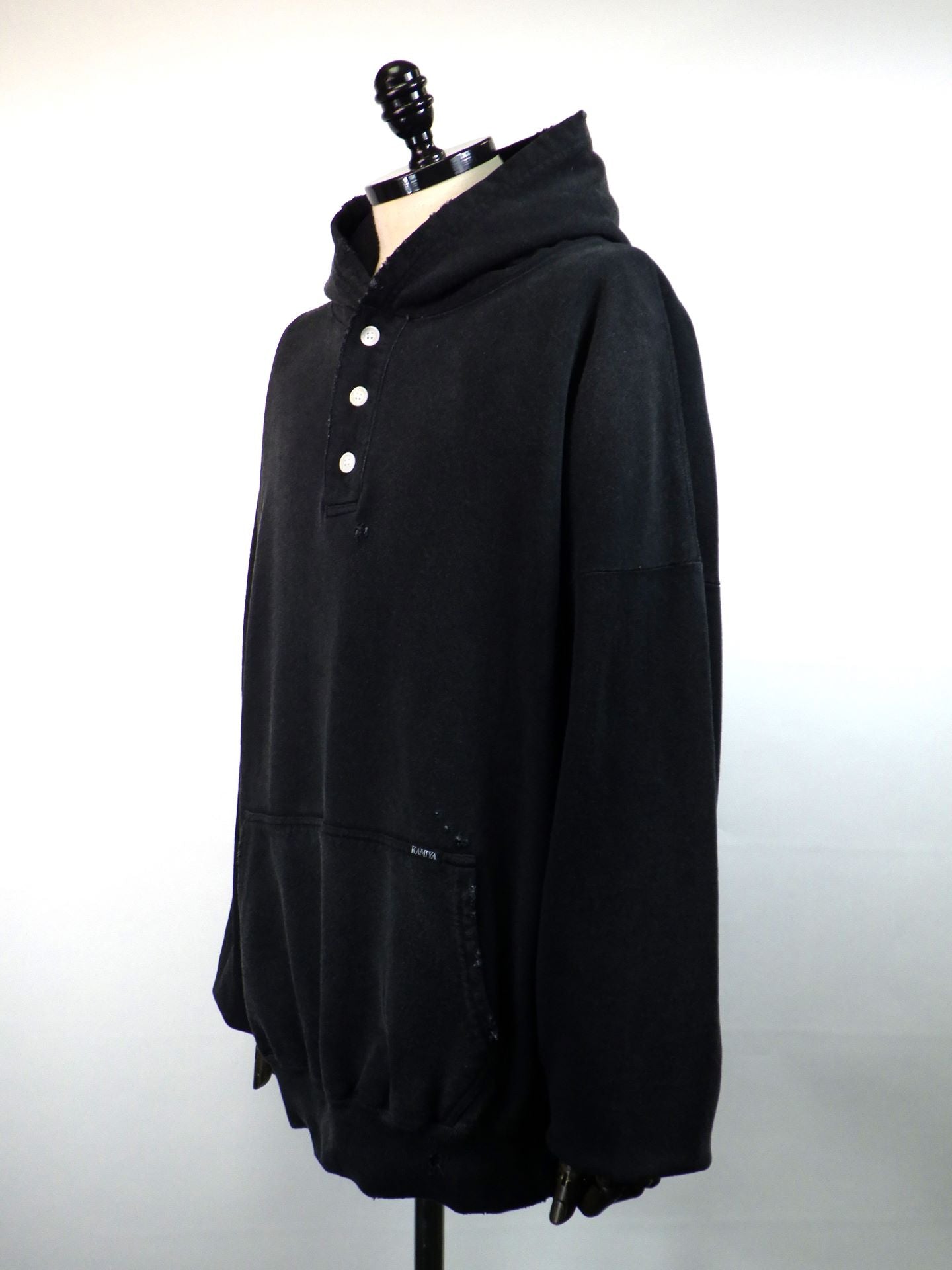 KAMIYA　ディスドレスドヘンリーネックフーディ　G15HD077-BK