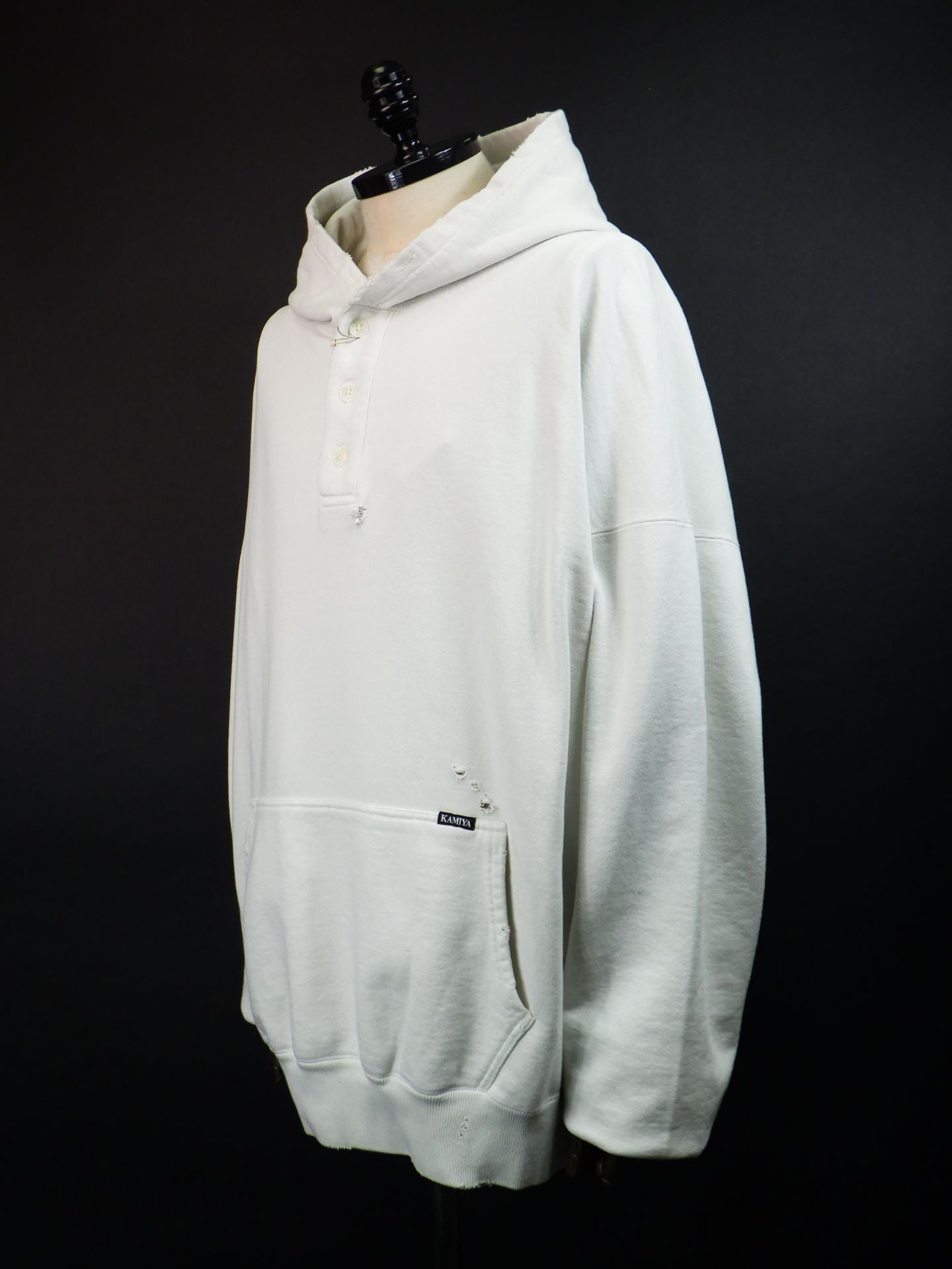 KAMIYA　ディスドレスドヘンリーネックフーディ　G15HD077-WH