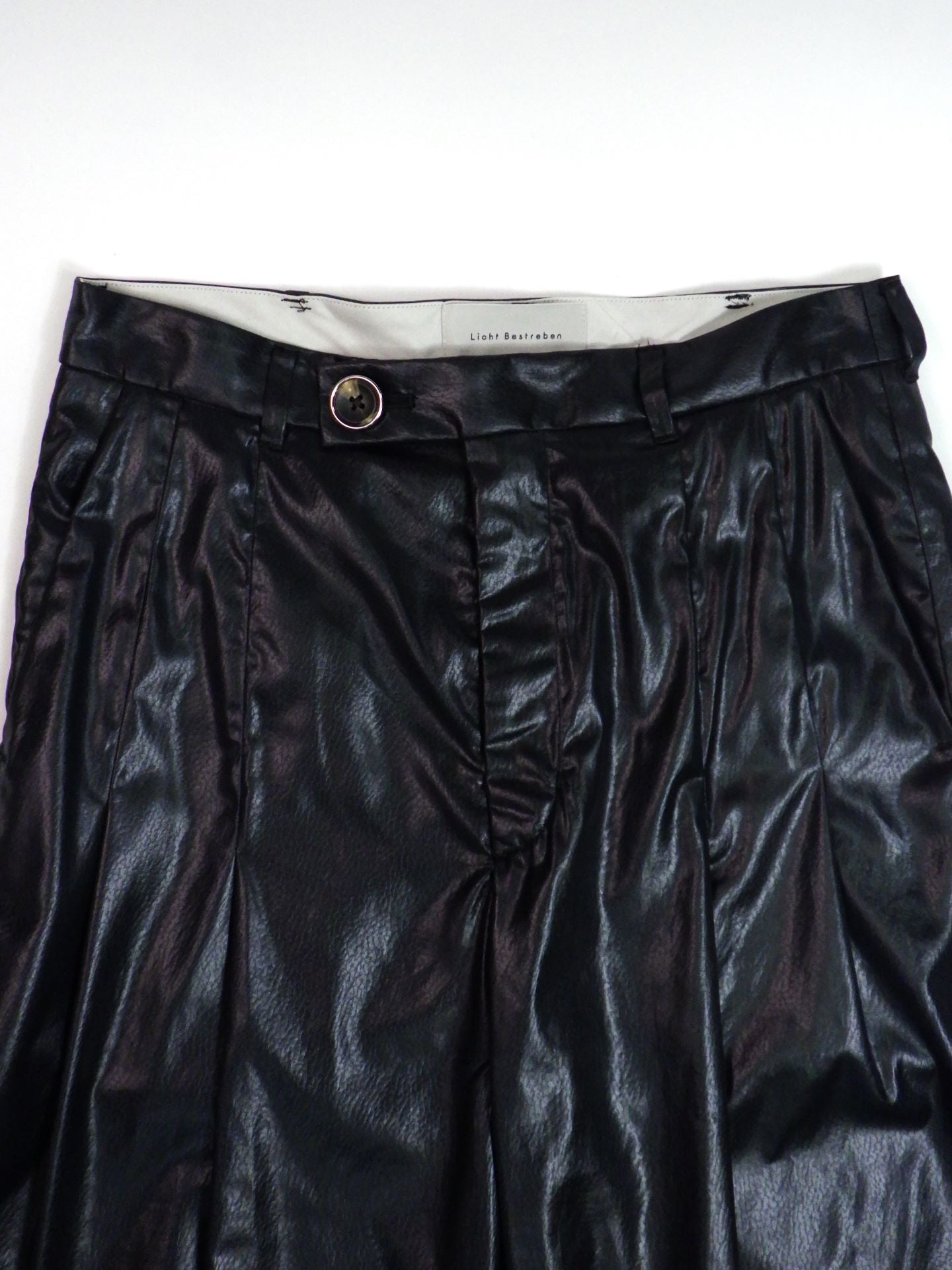 Licht Bestreben　FAKE-FAKE LEATHER Ⅱ シンフラップバギートラウザー　LB25AW-PT09-FFL