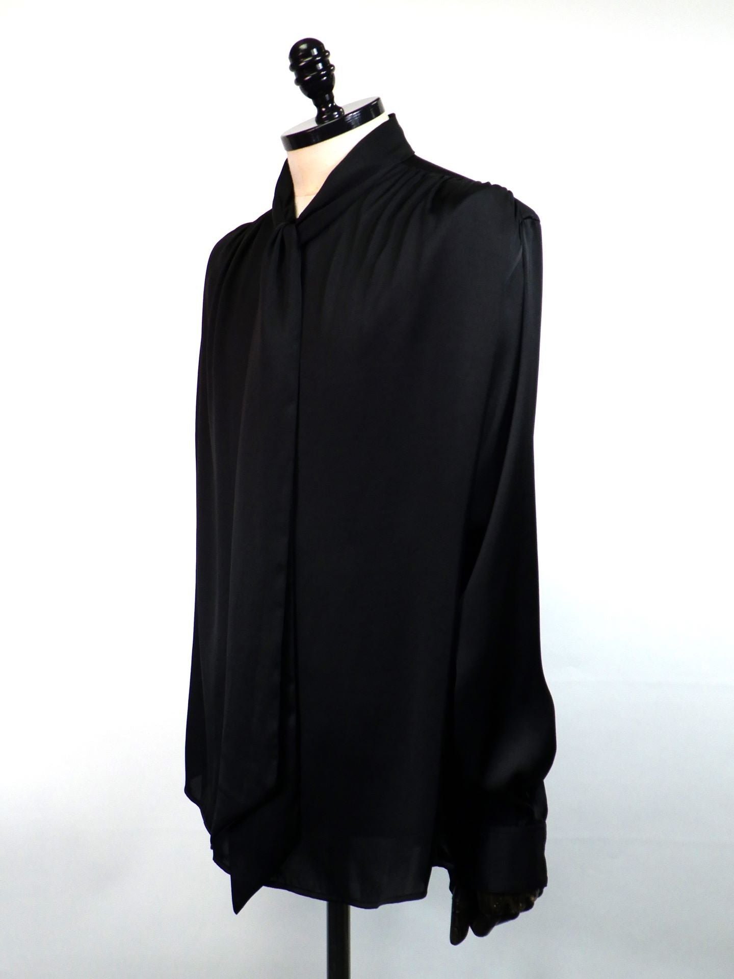 GALAABEND　ビンテージサテンギャザーリボンシャツ　2502H1037-BK