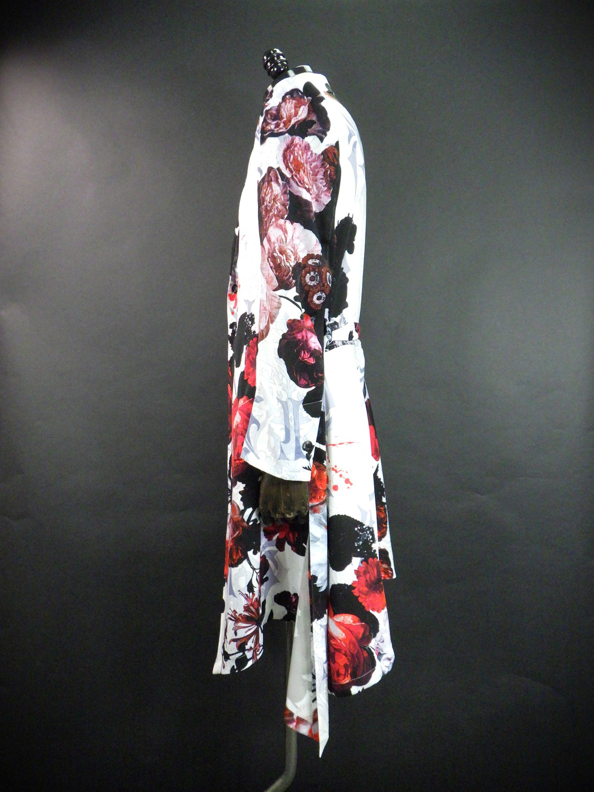 kiryuyrik　Goth Flora Suede Satin Flare Jacket　KW-HJ47-900-WHT