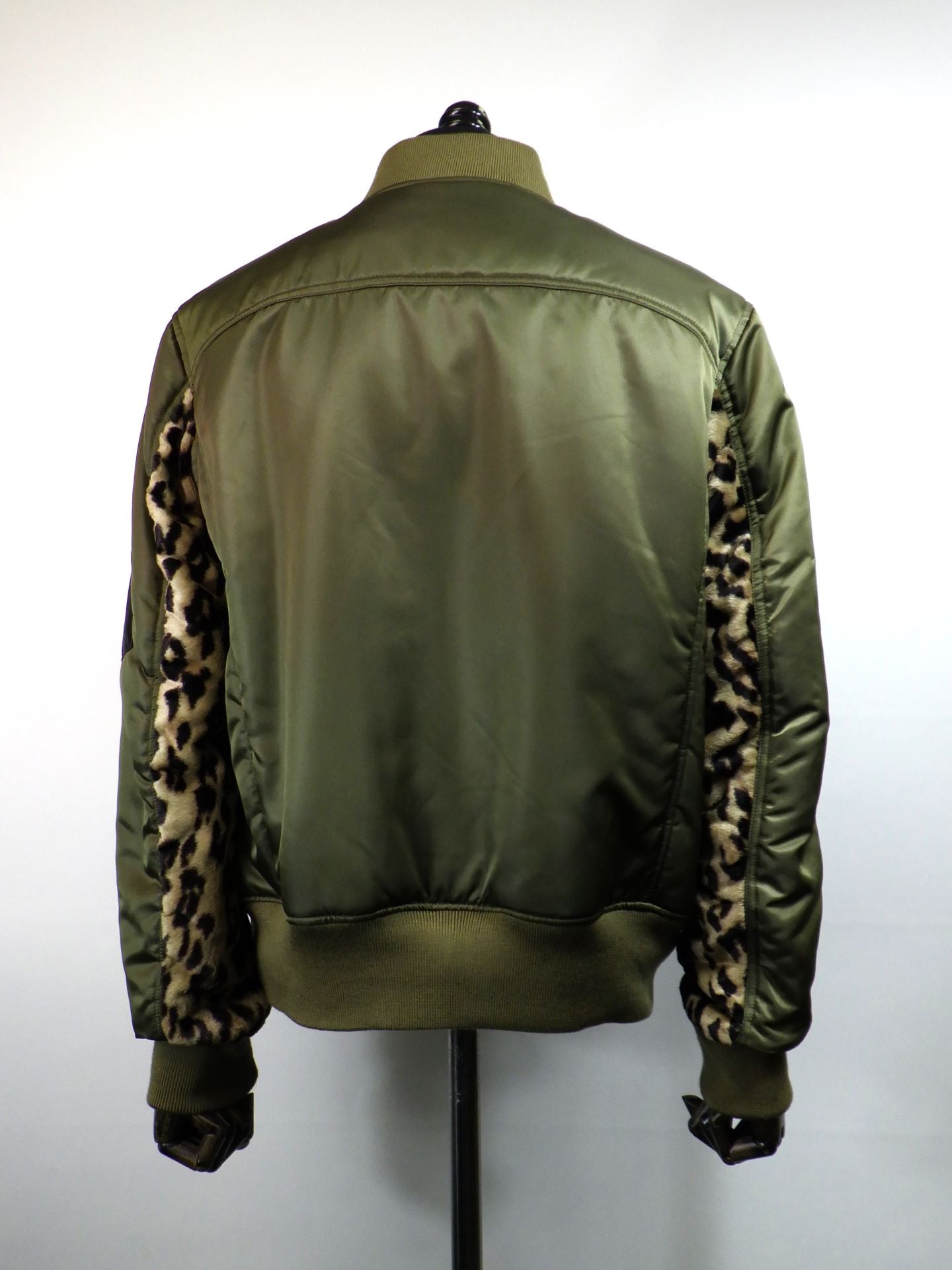 ACANTHUS　LIMONTA NYLON MA-1　JK2202LEO-OLV･LP