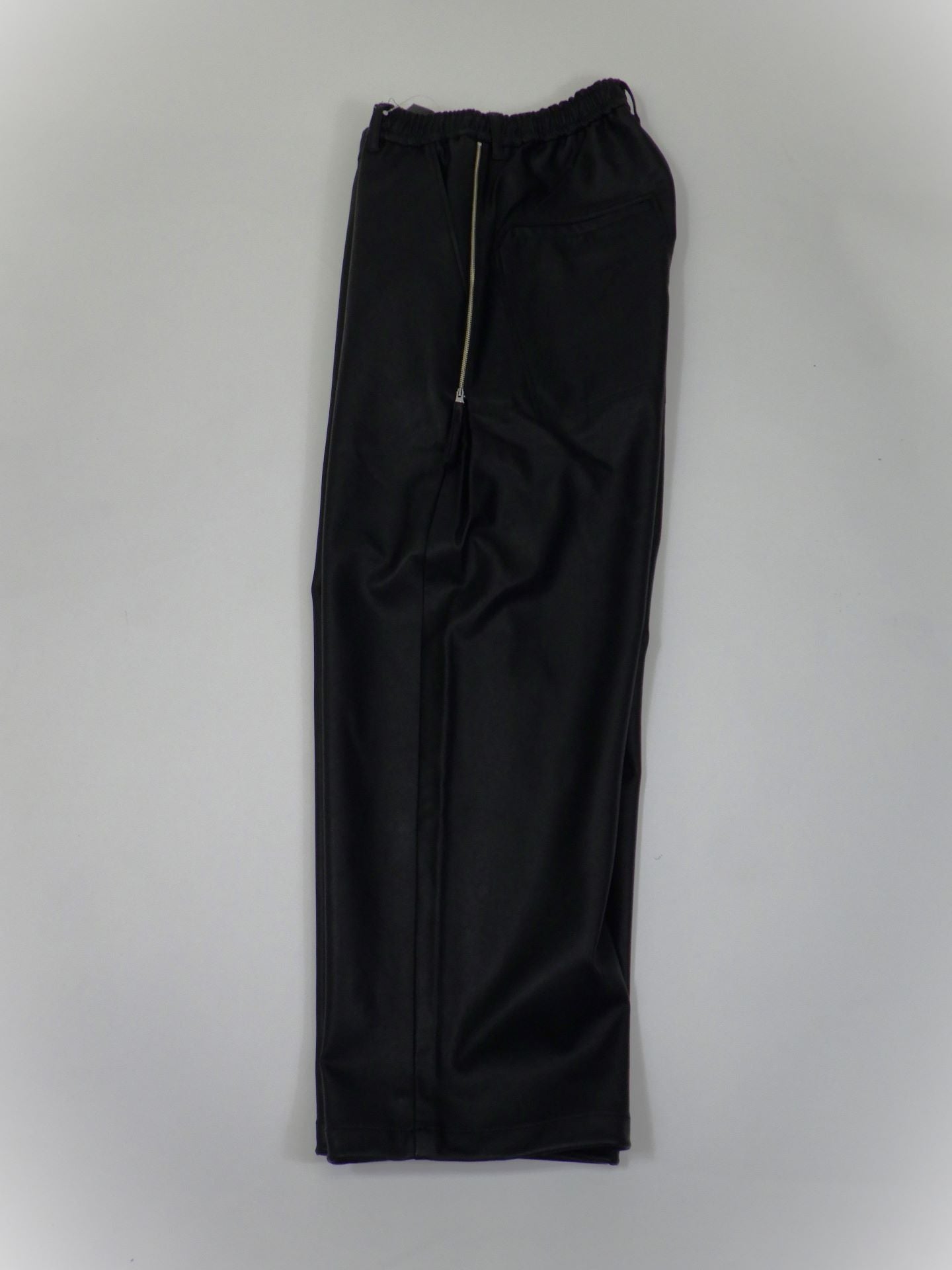 SUPERTHANKS　フェイクレザーサイドジップワイドパンツ　ST254PT01A