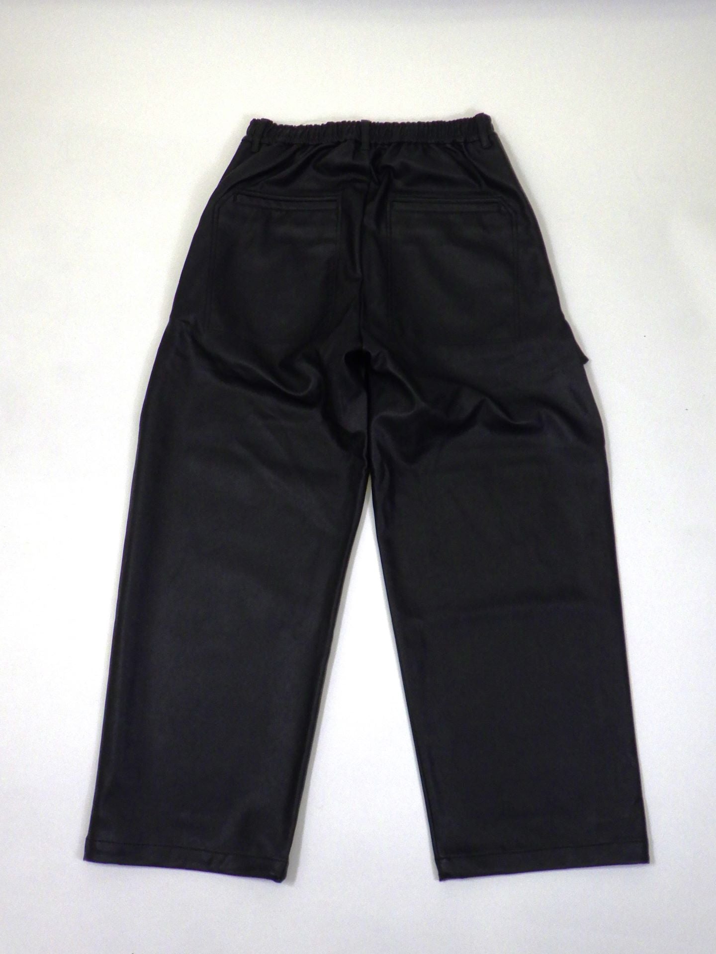 SUPERTHANKS　フェイクレザーサイドジップワイドパンツ　ST254PT01A