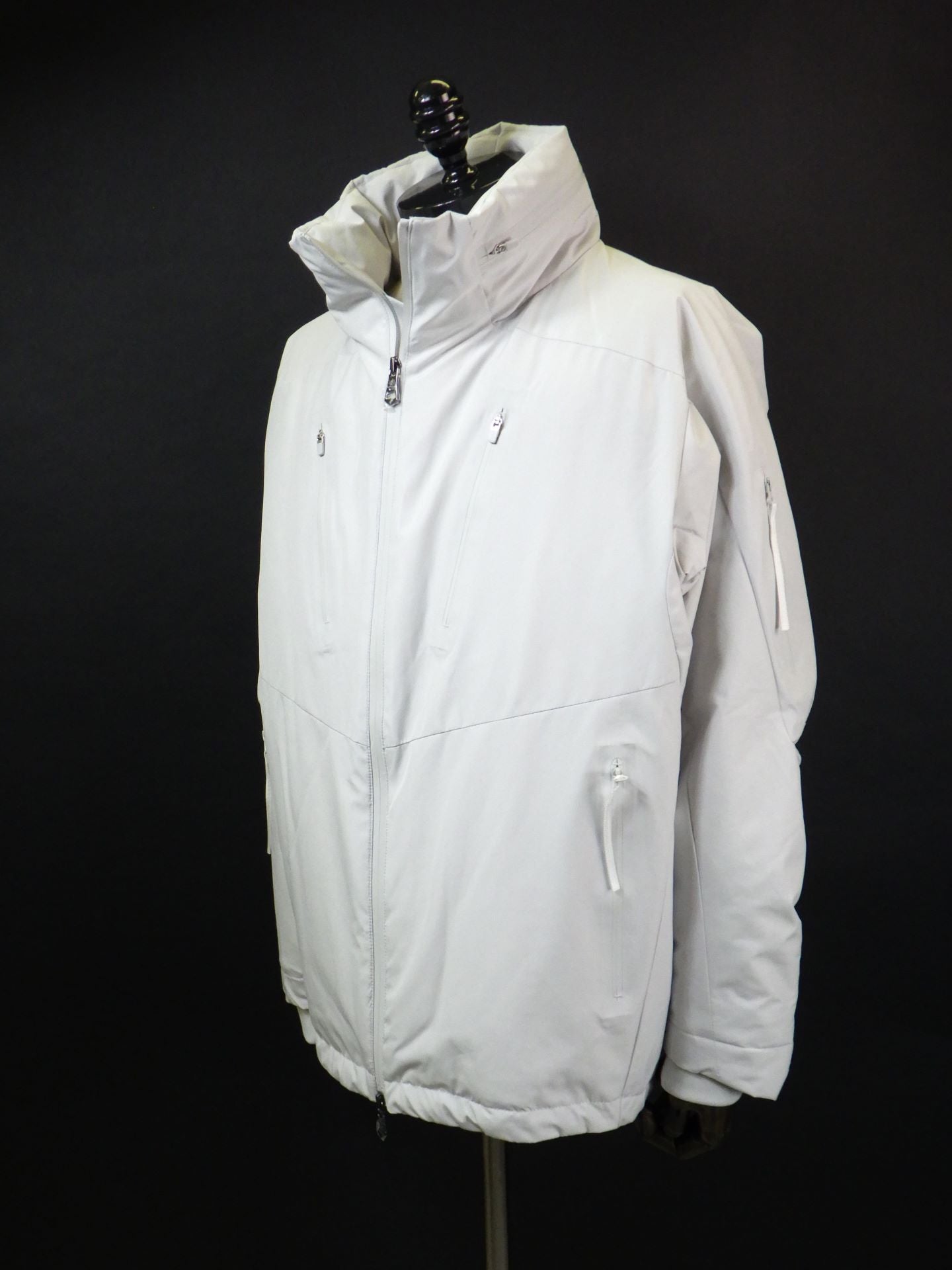 1PIU1UGUALE3 RELAX　スタンドネックダウンジャケットブルゾン WINDSTOPPER プロダクト by GORE-TEX LABS　USO-25132-WH