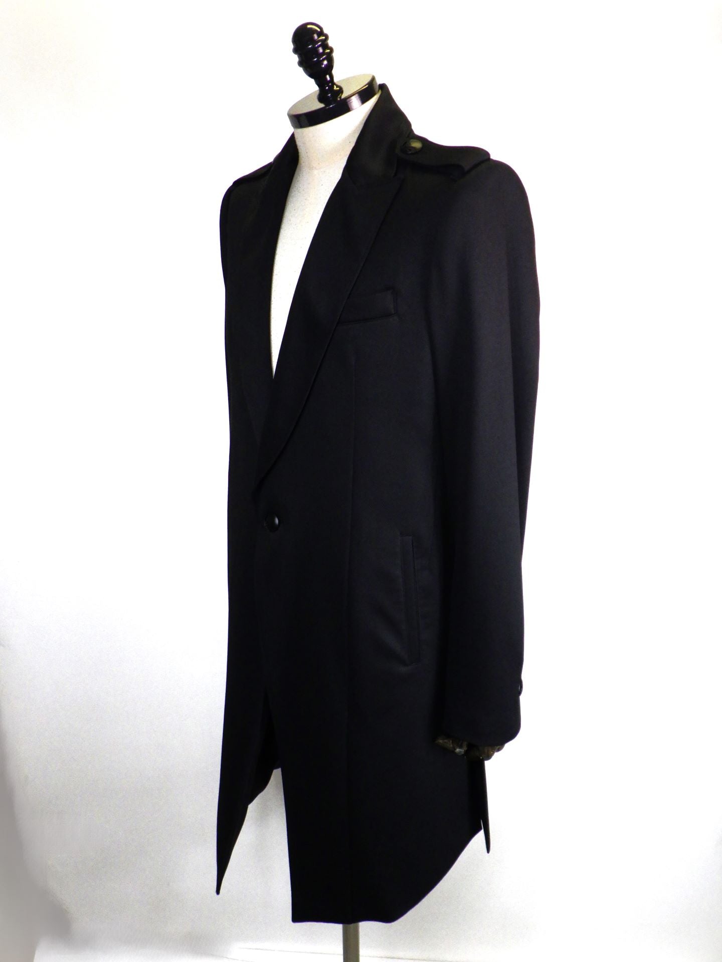 kiryuyrik　カルゼジャージーエポレットピークドラペルロングジャケット　KU-HJ71-906-BK