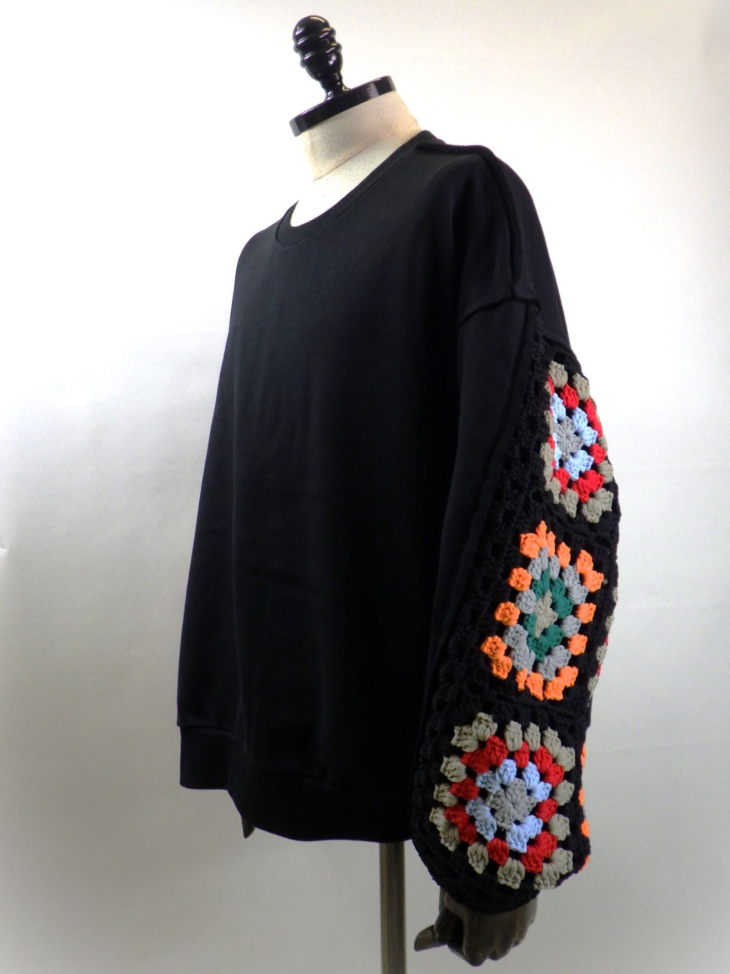 DISCOVERED　クロシェットスリーブスウェット　DC-AW25-CU-23-BK