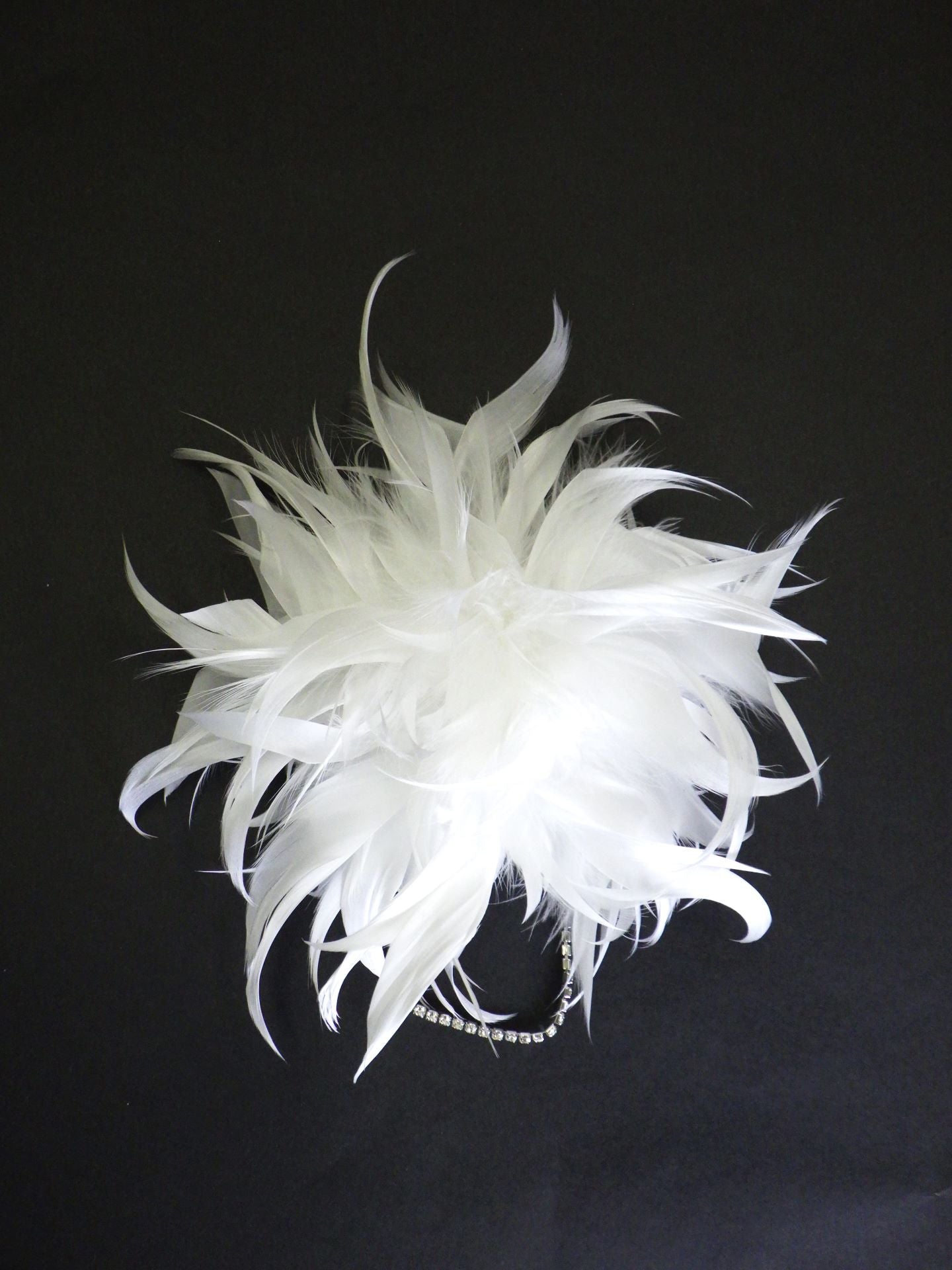 SOS TE NUTO　フェザーラインストーンコサージュ　2619Z22