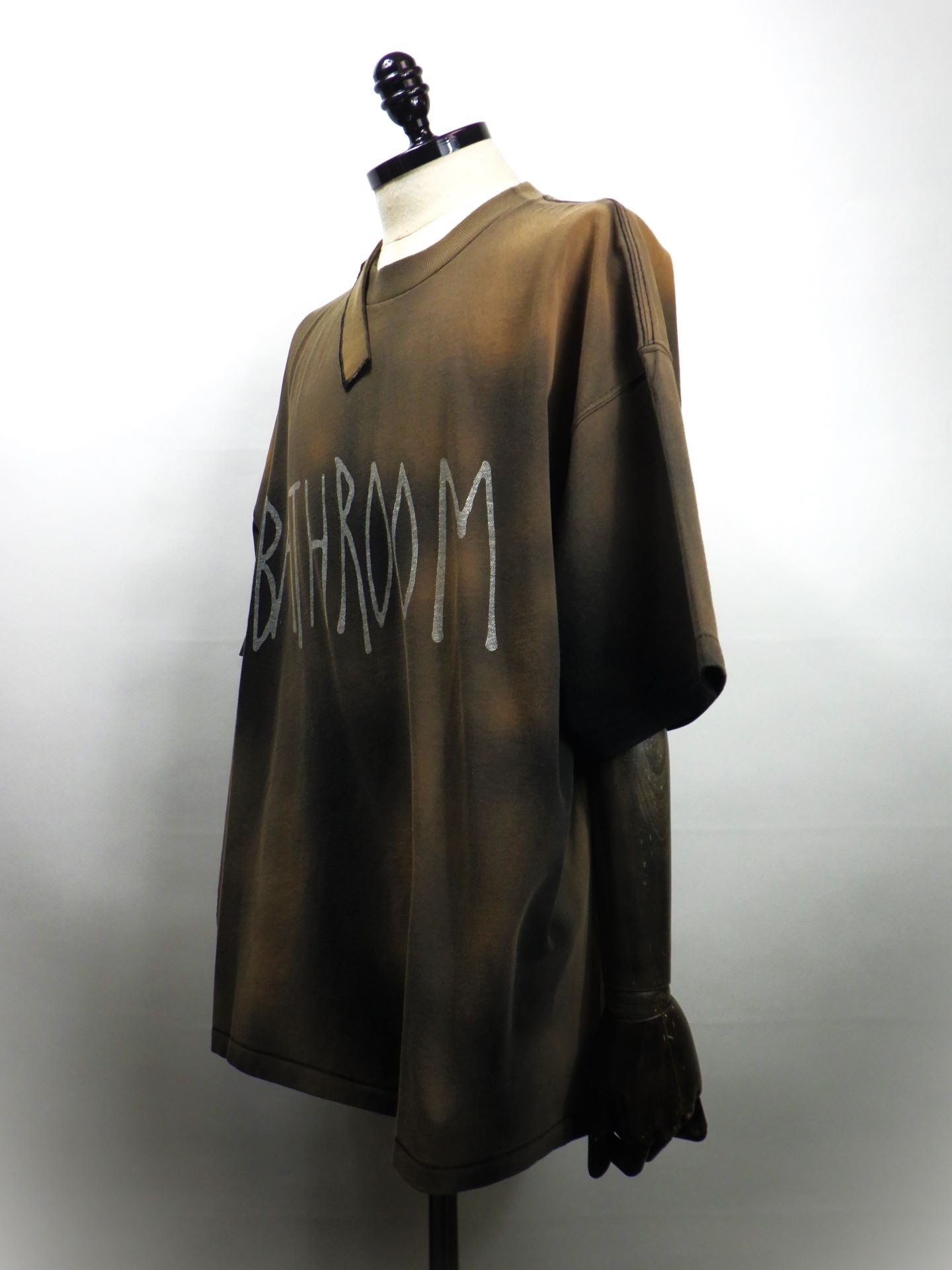 SEVESKIG　Bathroom Graphic S/SL Tee　CT-SV-NRS-1003