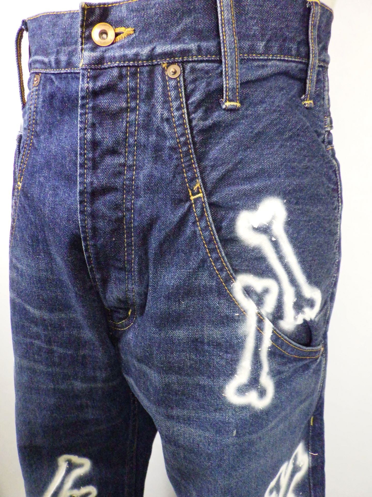 amok ハンドペインティングデニムパンツ 252067 – KAWANO