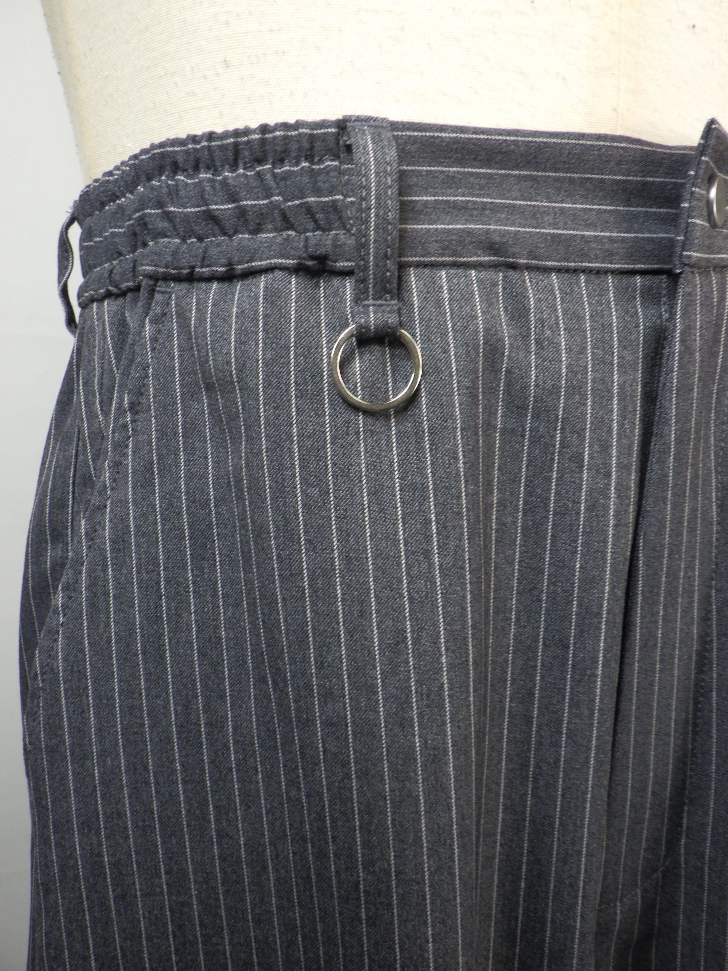 SUPERTHANKS　TRピンストライプサイドタックワイドパンツ　ST261PT01A