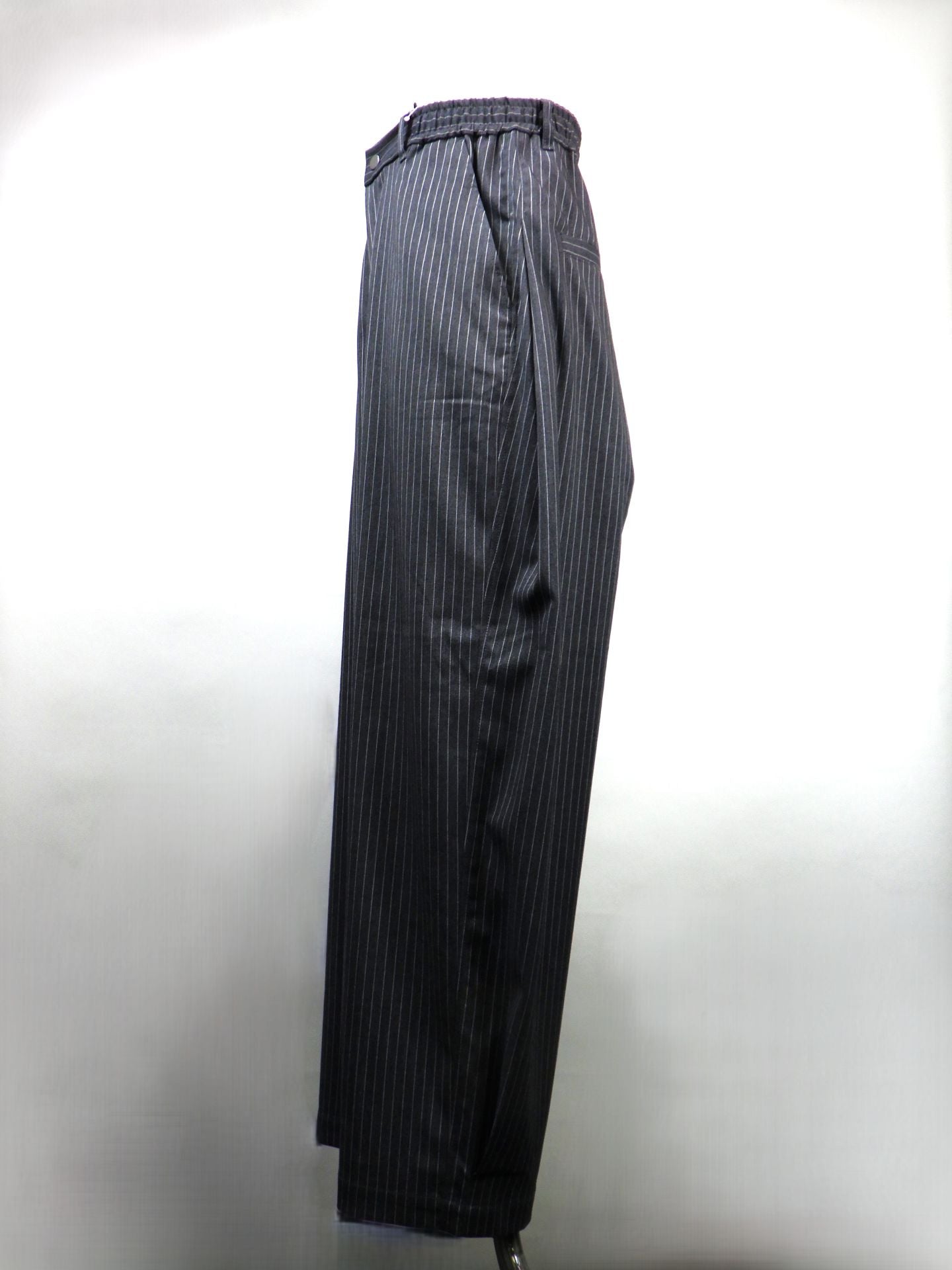 SUPERTHANKS　TRピンストライプサイドタックワイドパンツ　ST261PT01A
