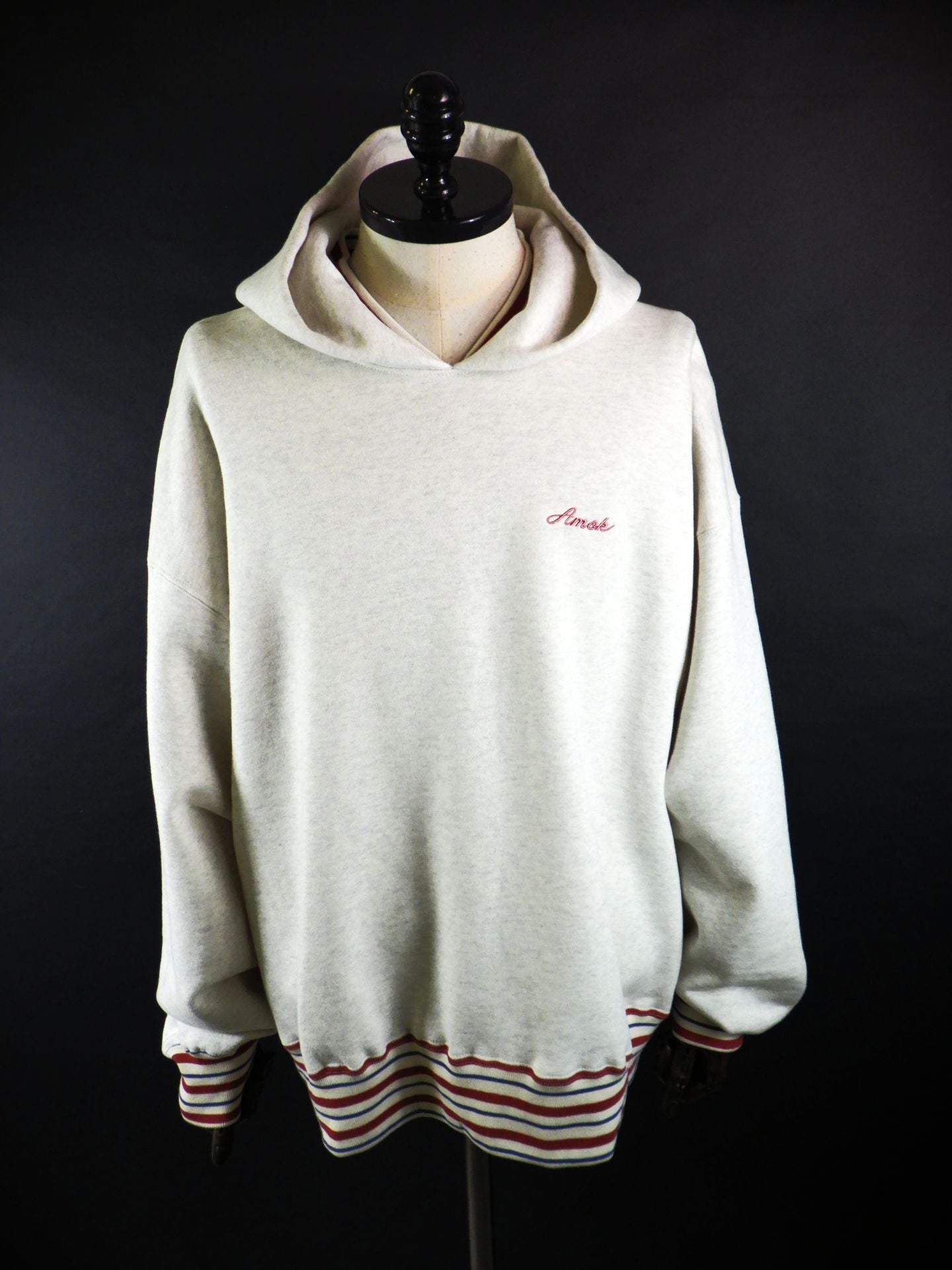 amok　ネッククロススウェットシャツ　261036-WHT