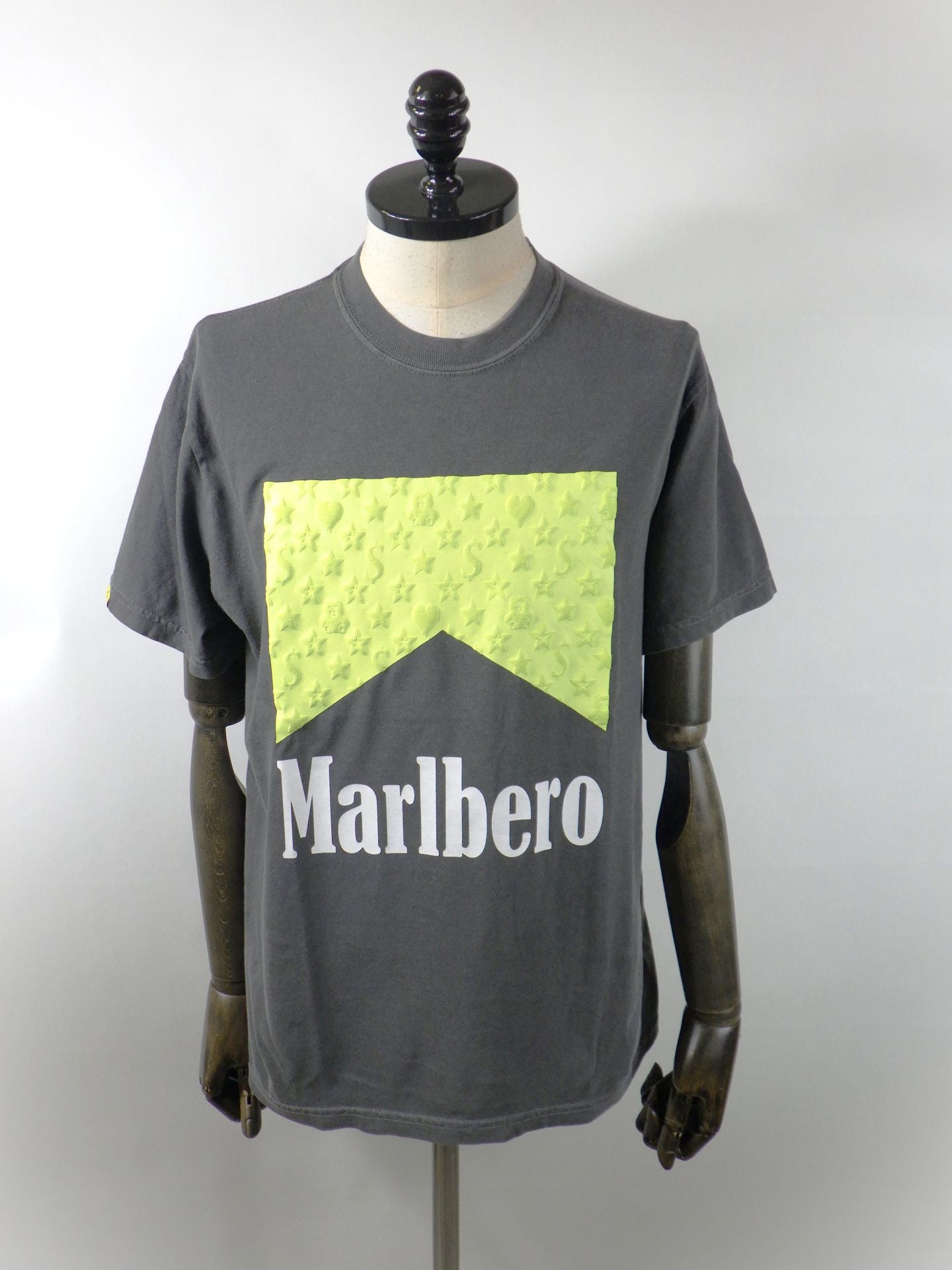 STUD MUFFIN　ピグメントウォッシュドコットン天竺 MARBEROフォームプリント SSシャツ　614-02873-C.GY