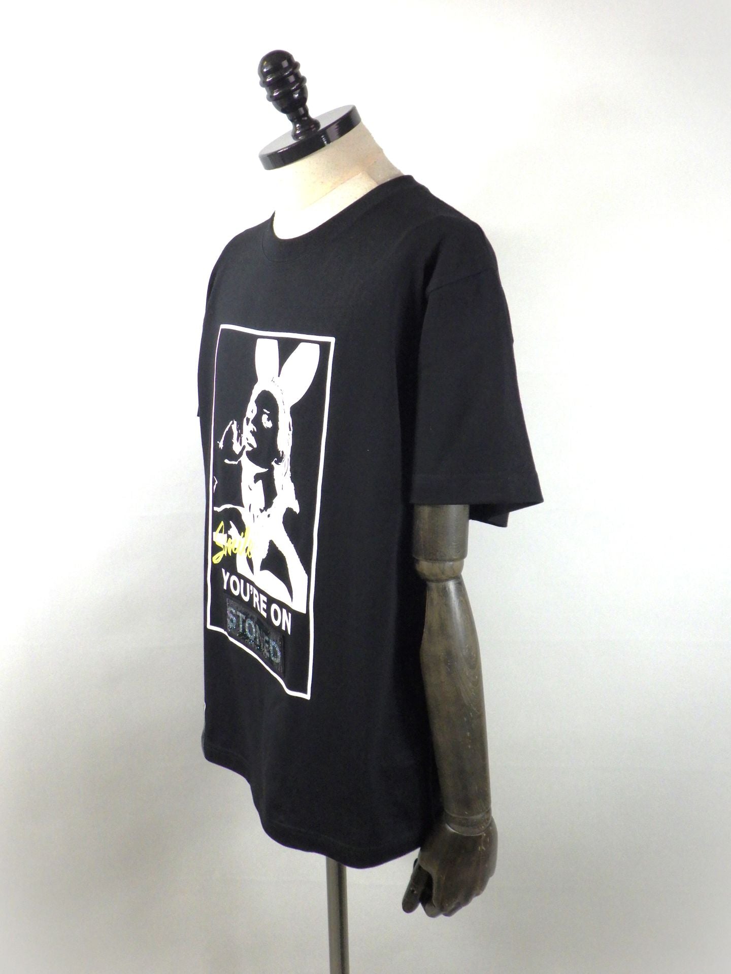 STUD MUFFIN　コットン天竺YOURE ON STONEDシークインSSシャツ　614-02875-BK
