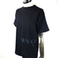 1PIU1UGUALE3 RELAX　ハンドライクエンボスロゴ半袖Tシャツ　UST-26083-BK